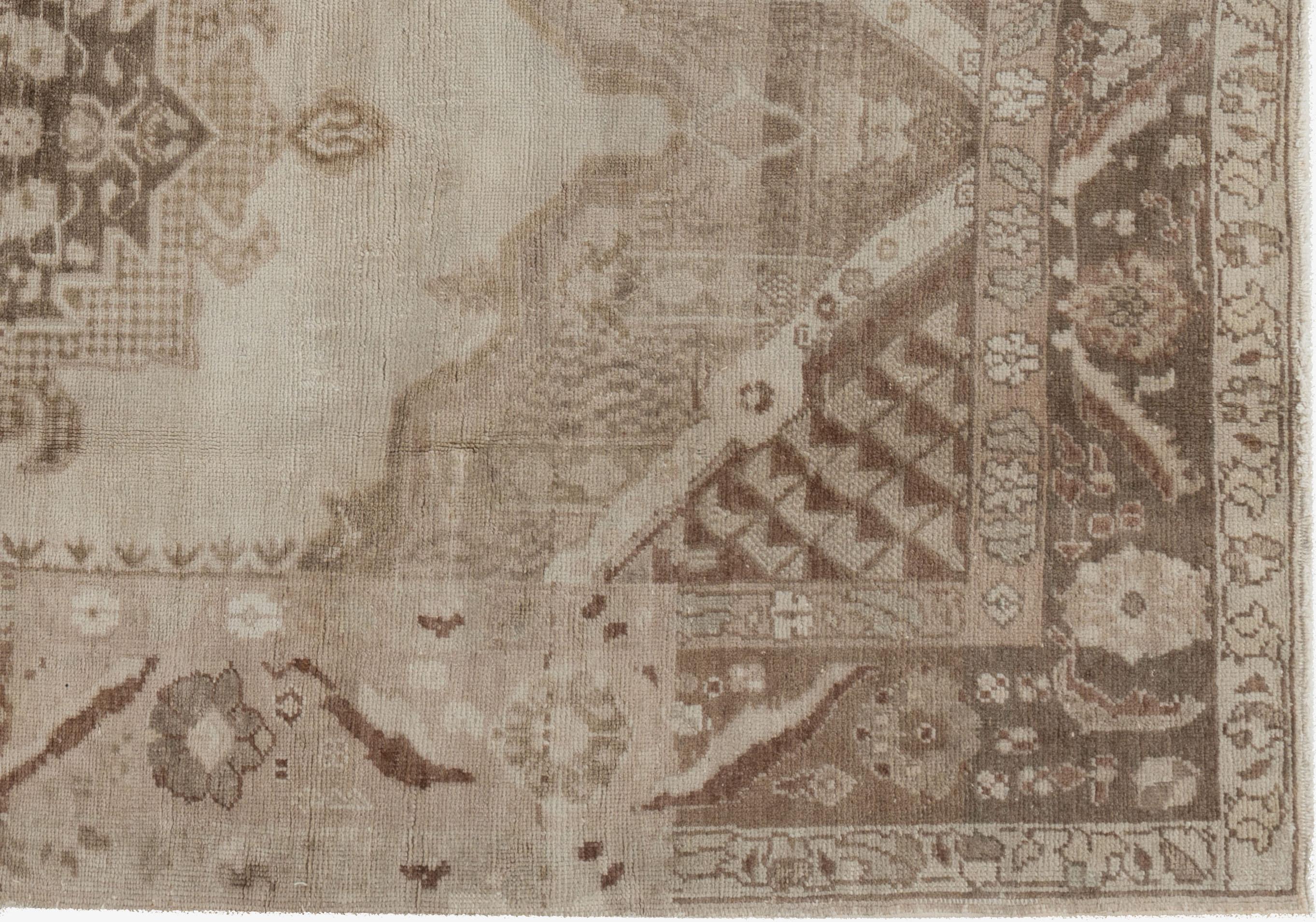 Tappeto Oushak marrone d'epoca in vendita 1