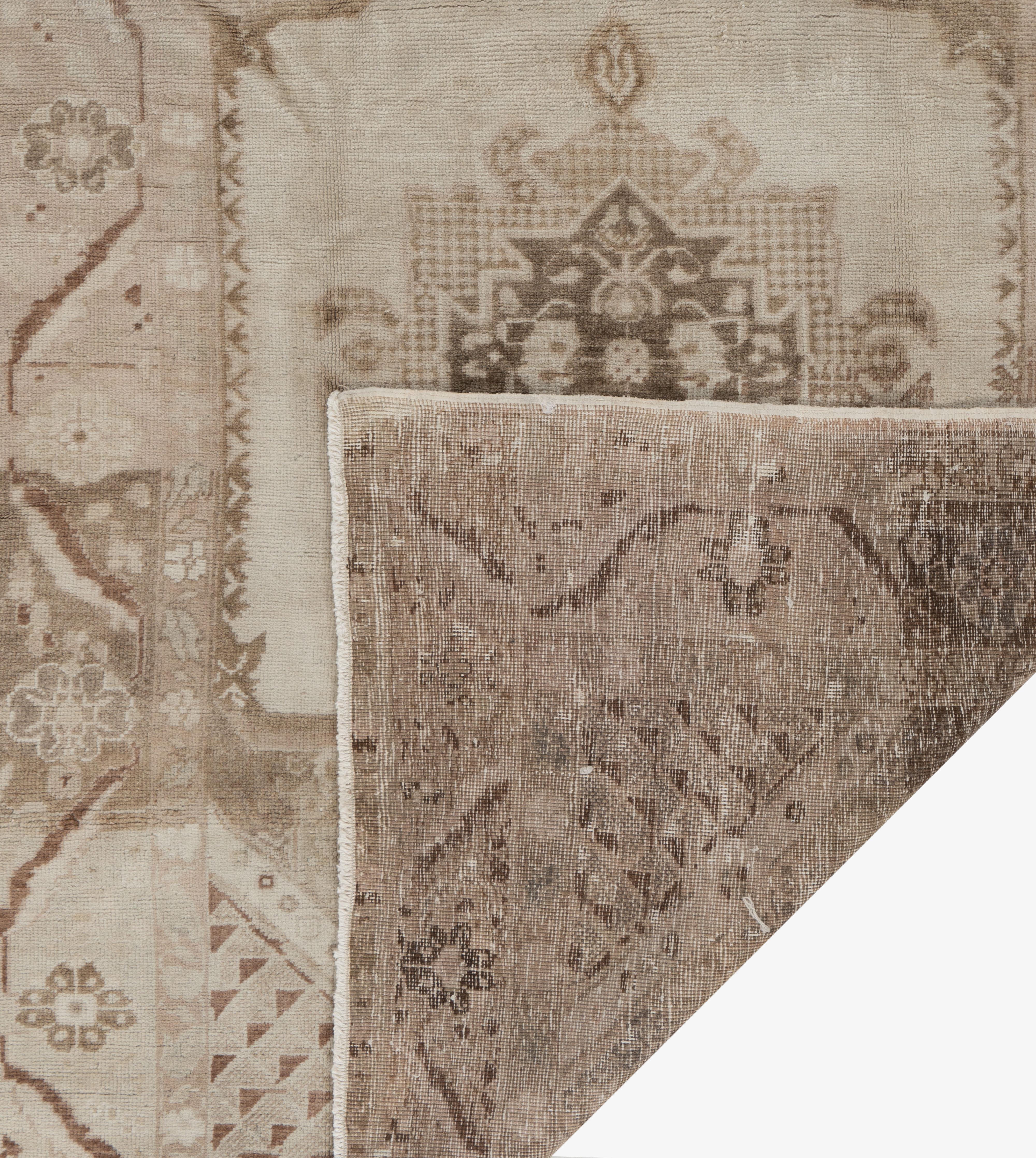 Tappeto Oushak marrone d'epoca in vendita 2