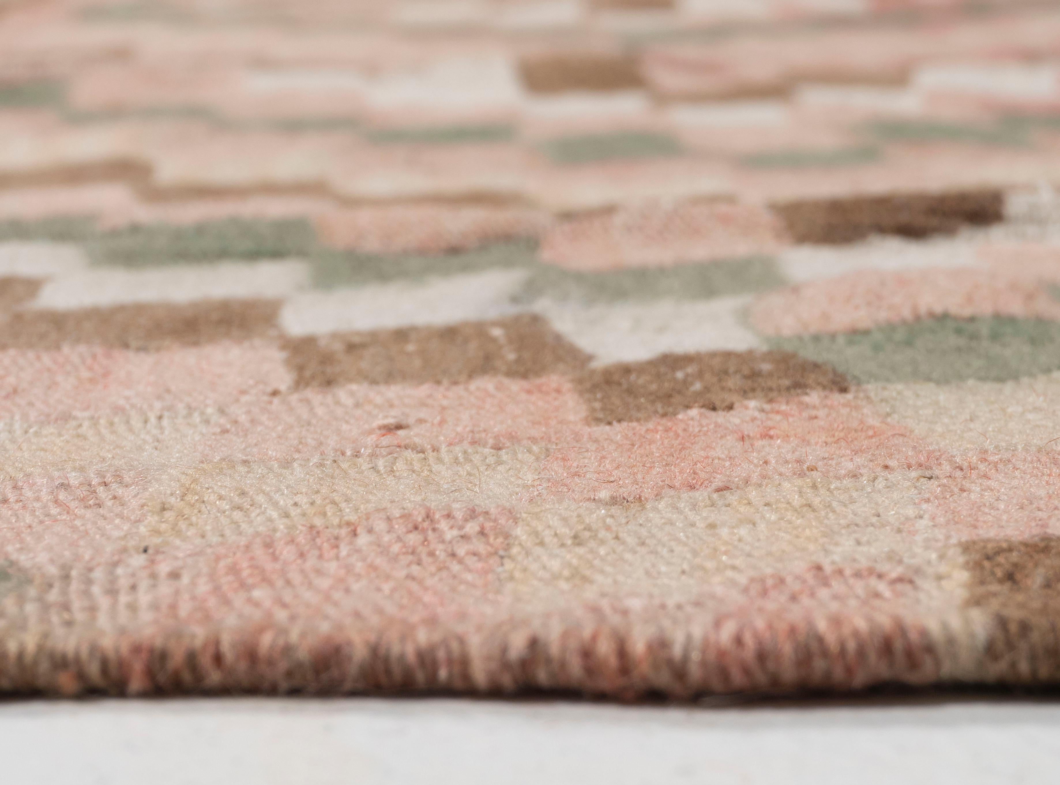 5'5 X 9'2. Este kilim turco vintage de tejido plano está tejido a mano. La sencillez y audacia de esta pieza también puede dar un aire contemporáneo y es capaz de quedar bien tanto en un entorno moderno como tradicional. El diseño geométrico en