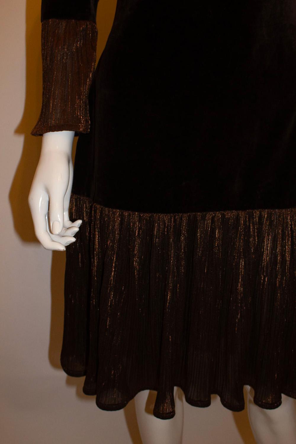Black Vintage Brown Velvet Party Dress with Drop Waist For Sale