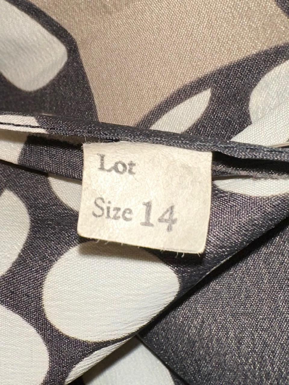 Women's or Men's Vintage Brown & White Patterned Dress For Sale