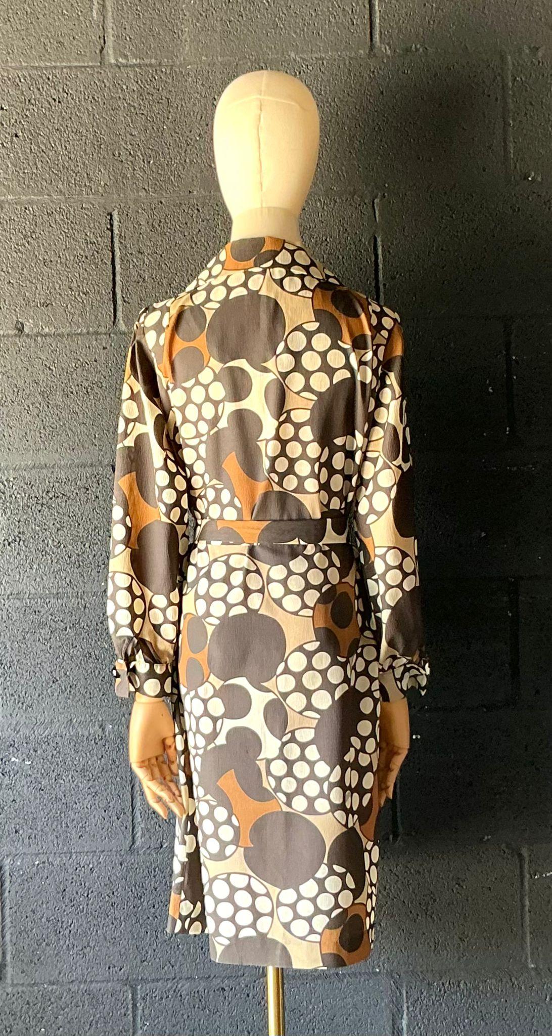 Braun & Weiß gemustertes Vintage-Kleid im Angebot 1