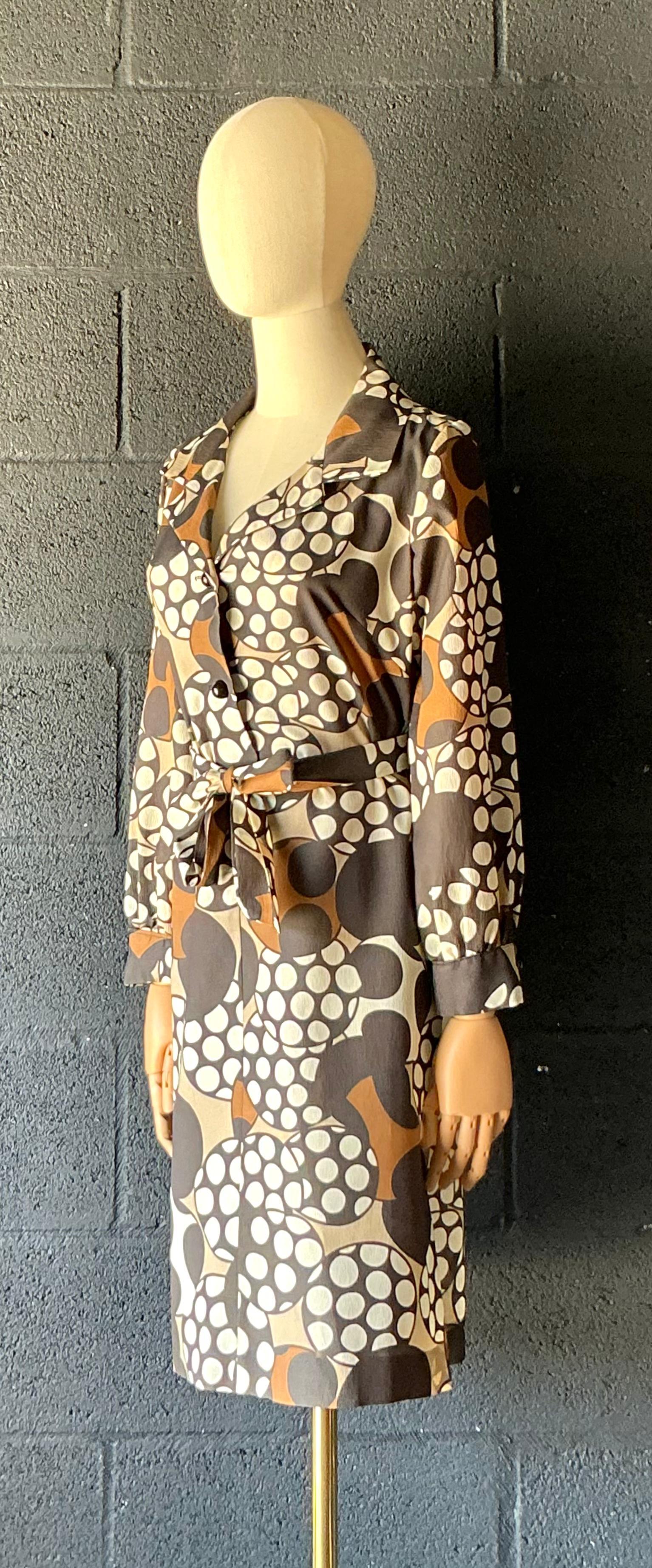 Braun & Weiß gemustertes Vintage-Kleid im Angebot 4