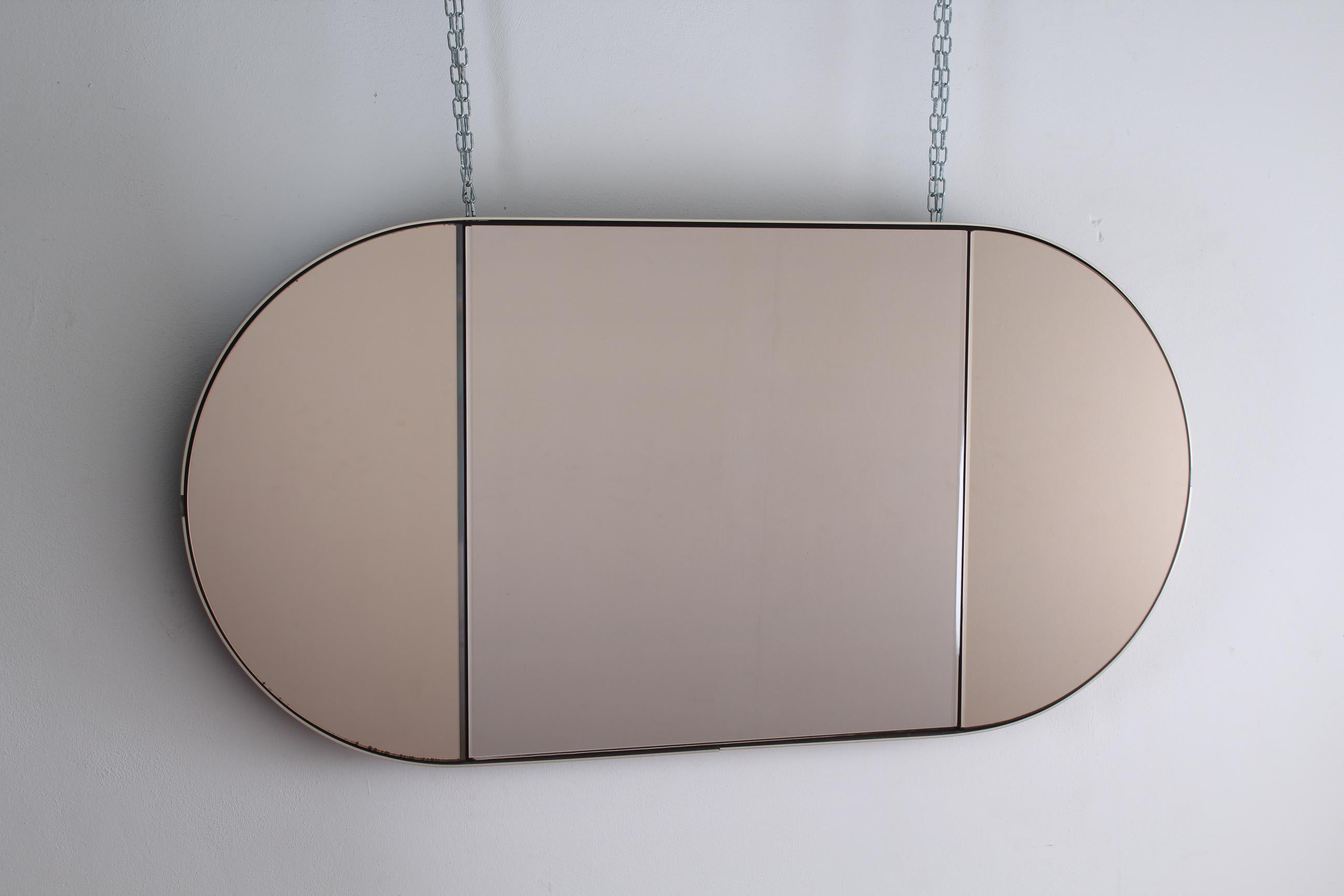 Elegant and beautiful piece design. In brown wood, brass and oval mirror opening on the sides
Wear consistent with age and use.
 