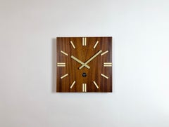 Braune Wanduhr aus Holz von Pragotron, 1980er Jahre