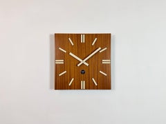Orologio da parete vintage in legno marrone di Pragotron, anni '80
