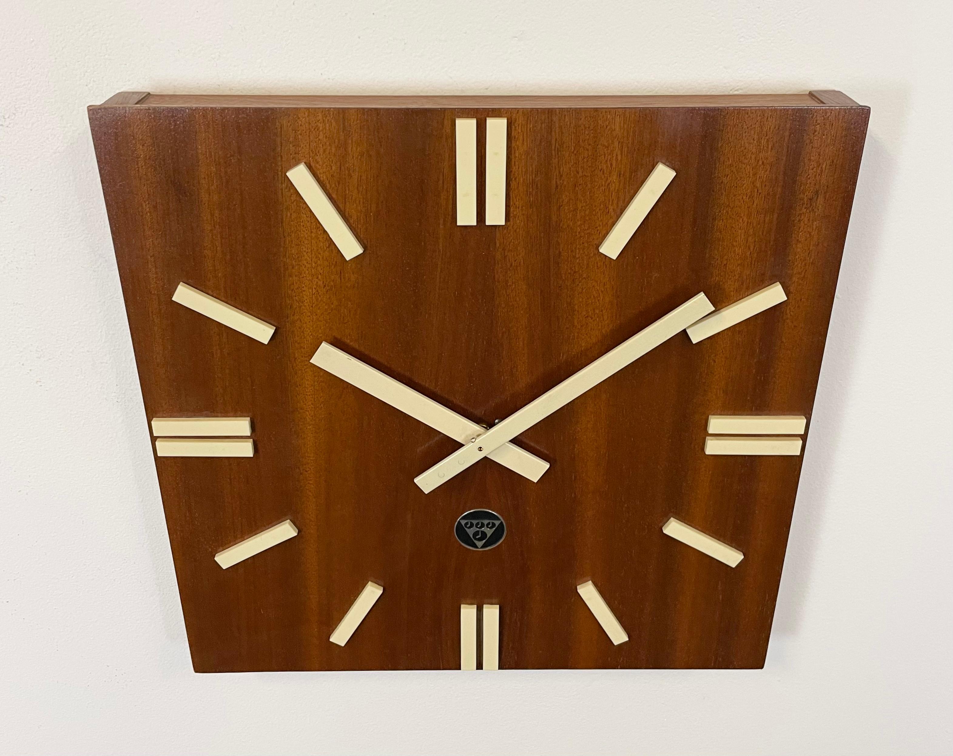 Vintage Brown Wooden Wall Clock from Pragotron, 1980s In Good Condition For Sale In Kojetice, CZ