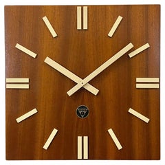 Horloge murale vintage en bois marron de Pragotron, années 1980