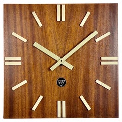 Braune Wanduhr aus Holz von Pragotron, 1980er Jahre