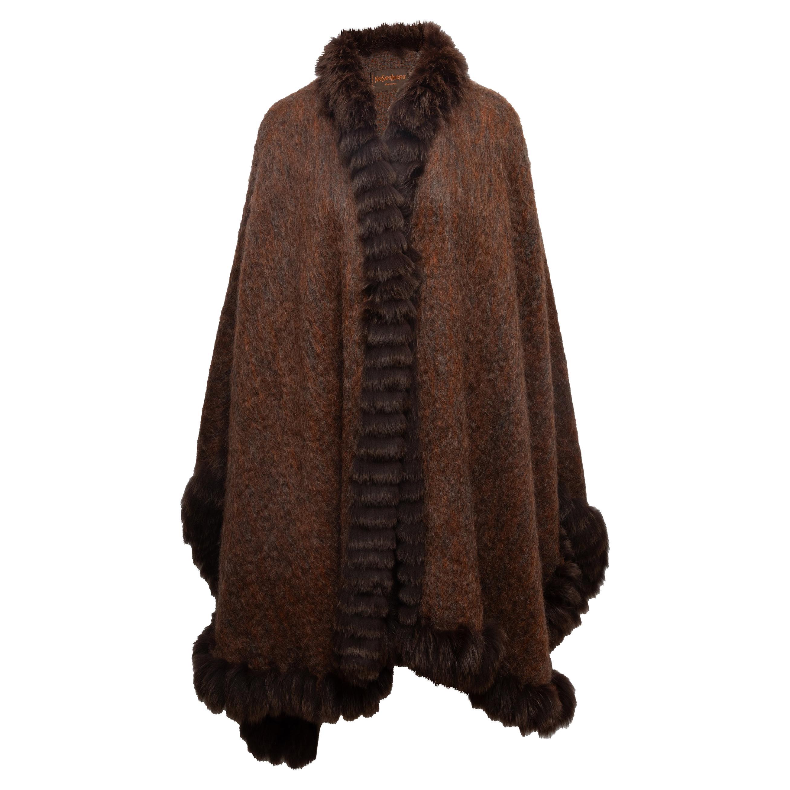 Scialle marrone vintage di Yves Saint Laurent in mohair spazzolato e pelliccia di visone taglia O/S in vendita