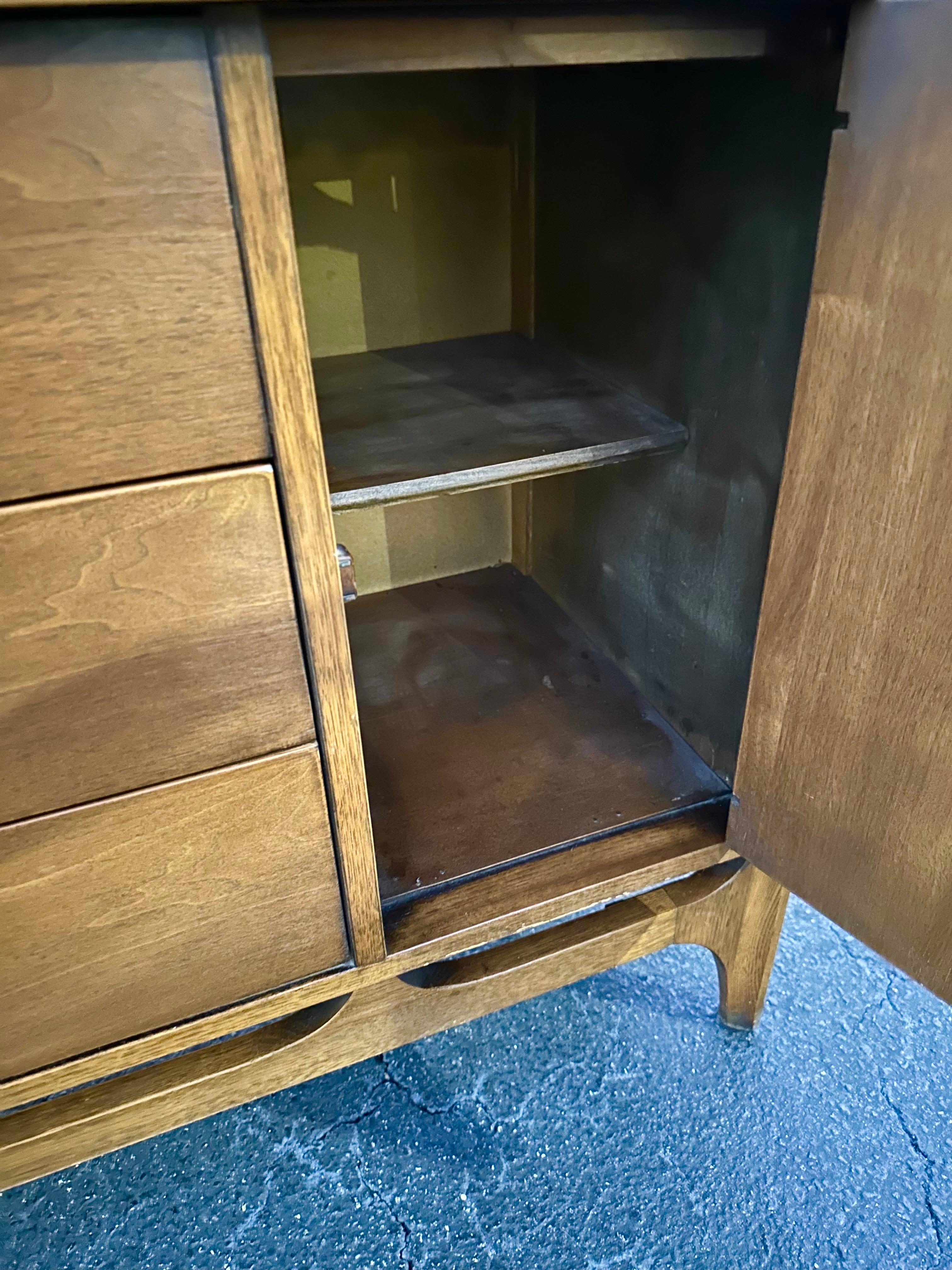 Vintage Broyhill Brasilia Mid-Century Modern Hutch Credenza In Good Condition In Lake Worth, FL