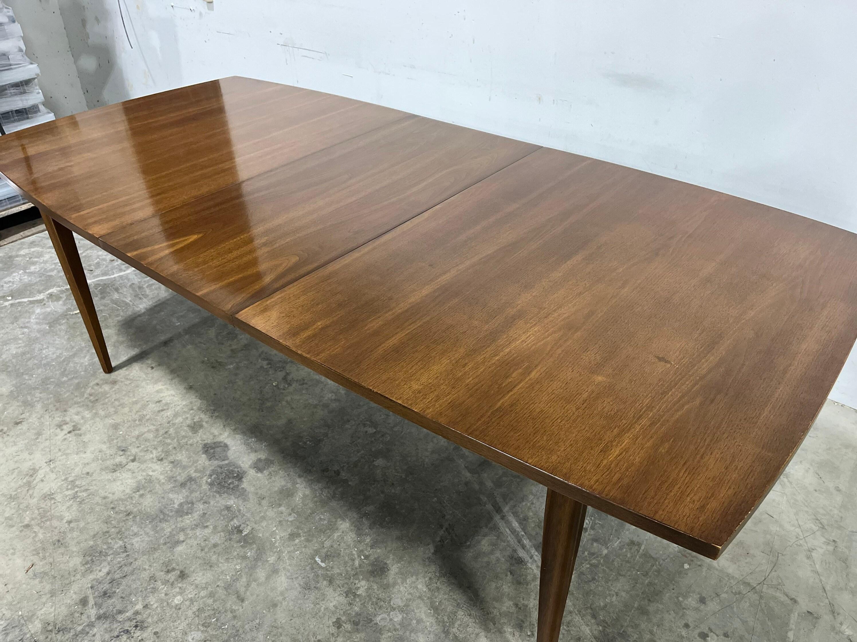 Mid-Century Modern Vintage Broyhill Premier Emphasis Mid Century Modern Dining Table c. 1960s For Sale