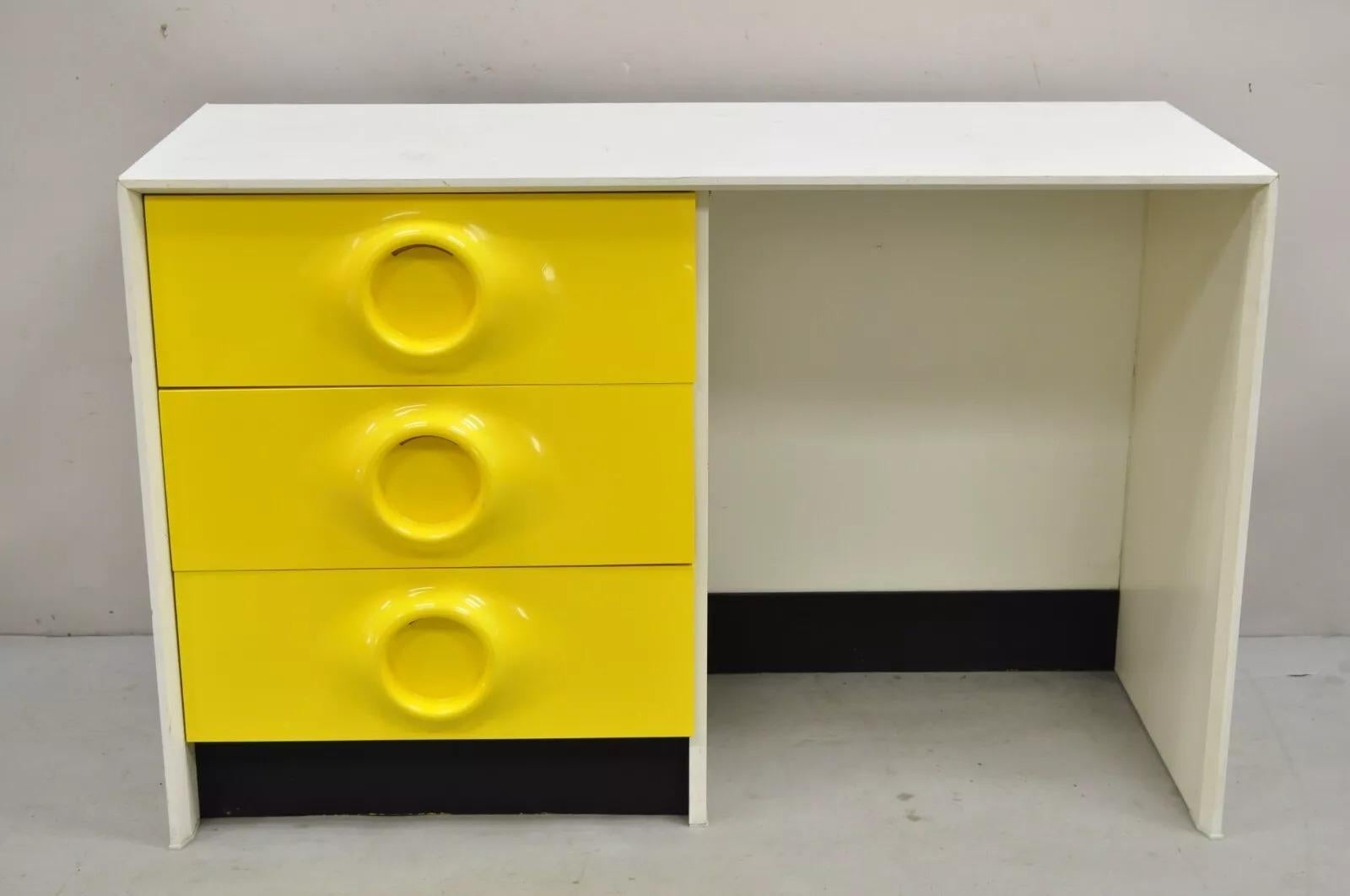 Vintage Broyhill Premier Yellow Molded Plastic Space Age Joe Colombo Style Desk For Sale 5