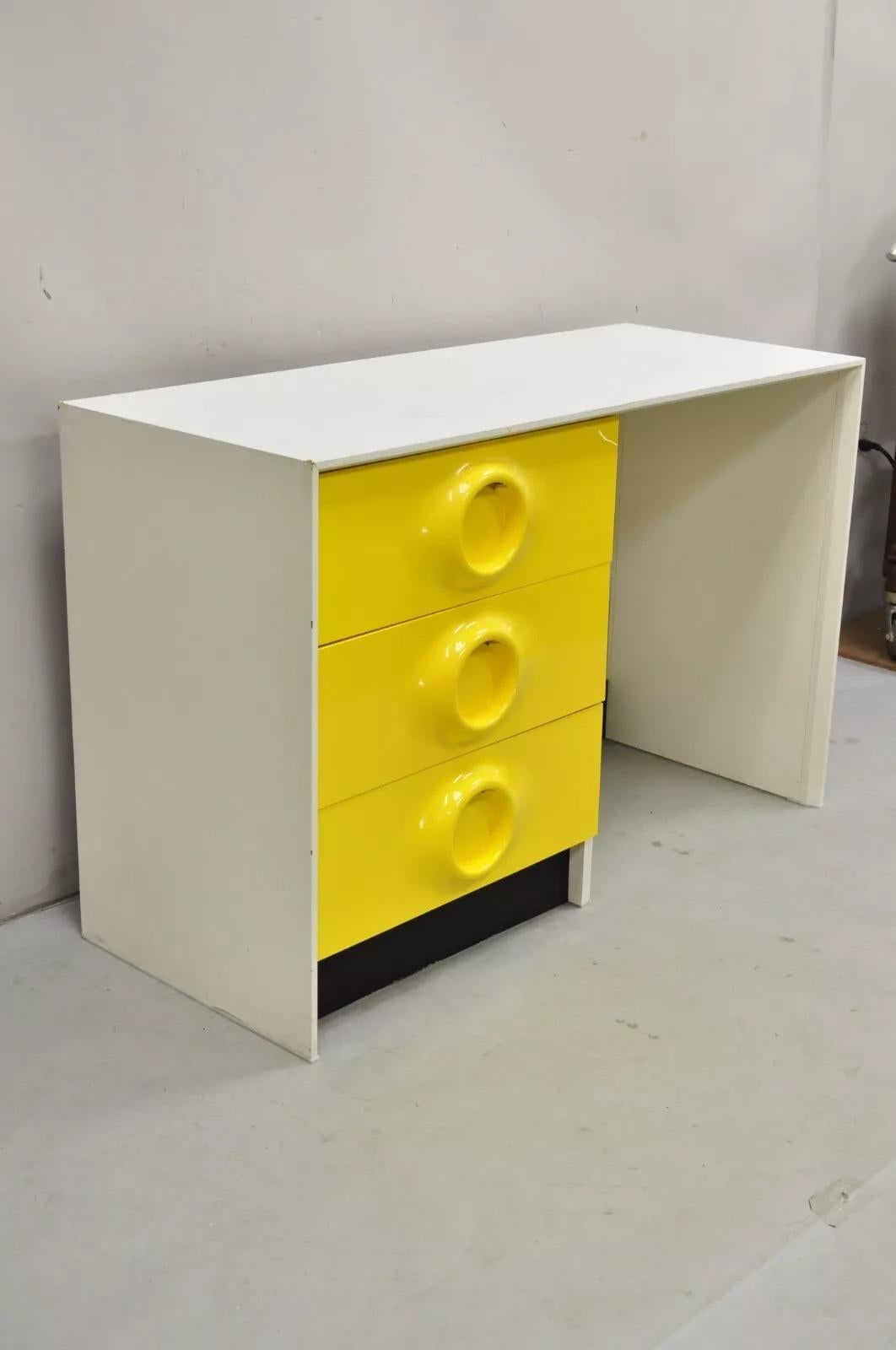 Mid-Century Modern Vintage Broyhill Premier Yellow Molded Plastic Space Age Joe Colombo Style Desk For Sale