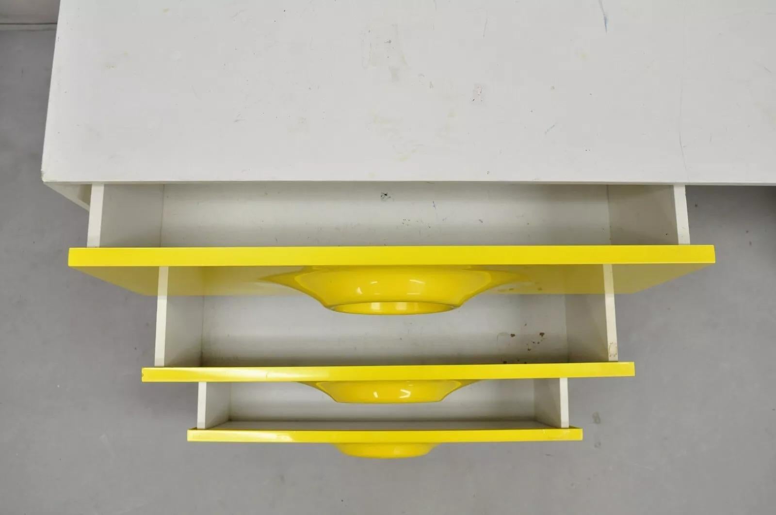 Vintage Broyhill Premier Yellow Molded Plastic Space Age Joe Colombo Style Desk For Sale 3