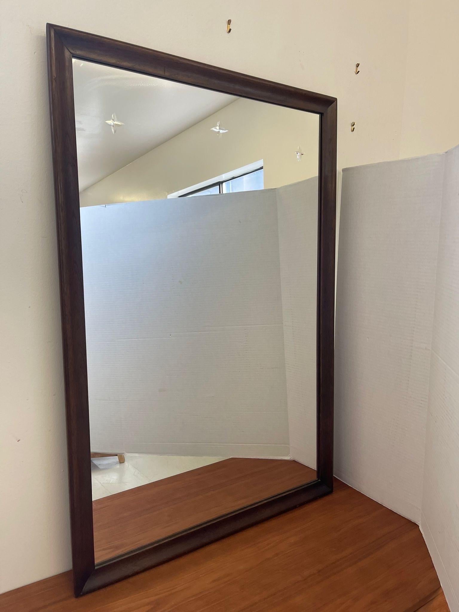 Wood Framed Broyhill Saga Mirror with 3 Star Etching on the Top. Vintage Condition Consistent with Age as Pictured

Dimensions. 29 W ; 3/4 D ; 43 H
