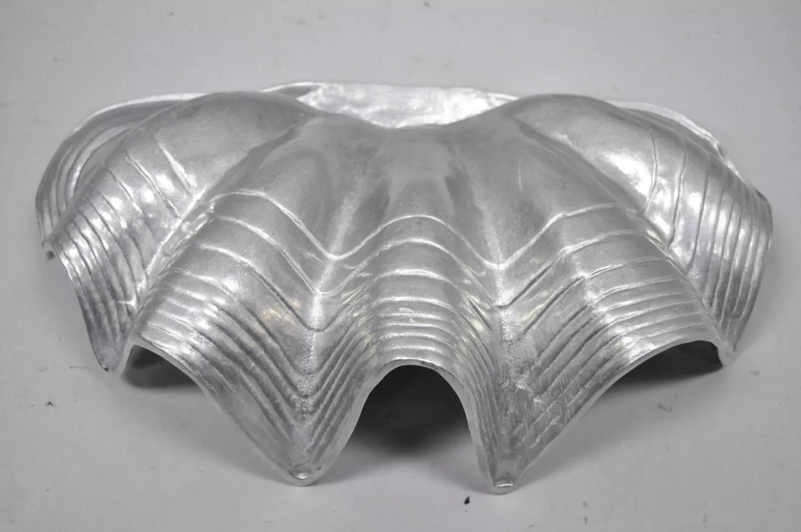 Große Wilton Vintage-Schale mit Muschelschale aus Aluminiumschale in Muschelform, Bruce Fox Design, 19. Zoll, Vintage im Zustand „Gut“ im Angebot in Philadelphia, PA