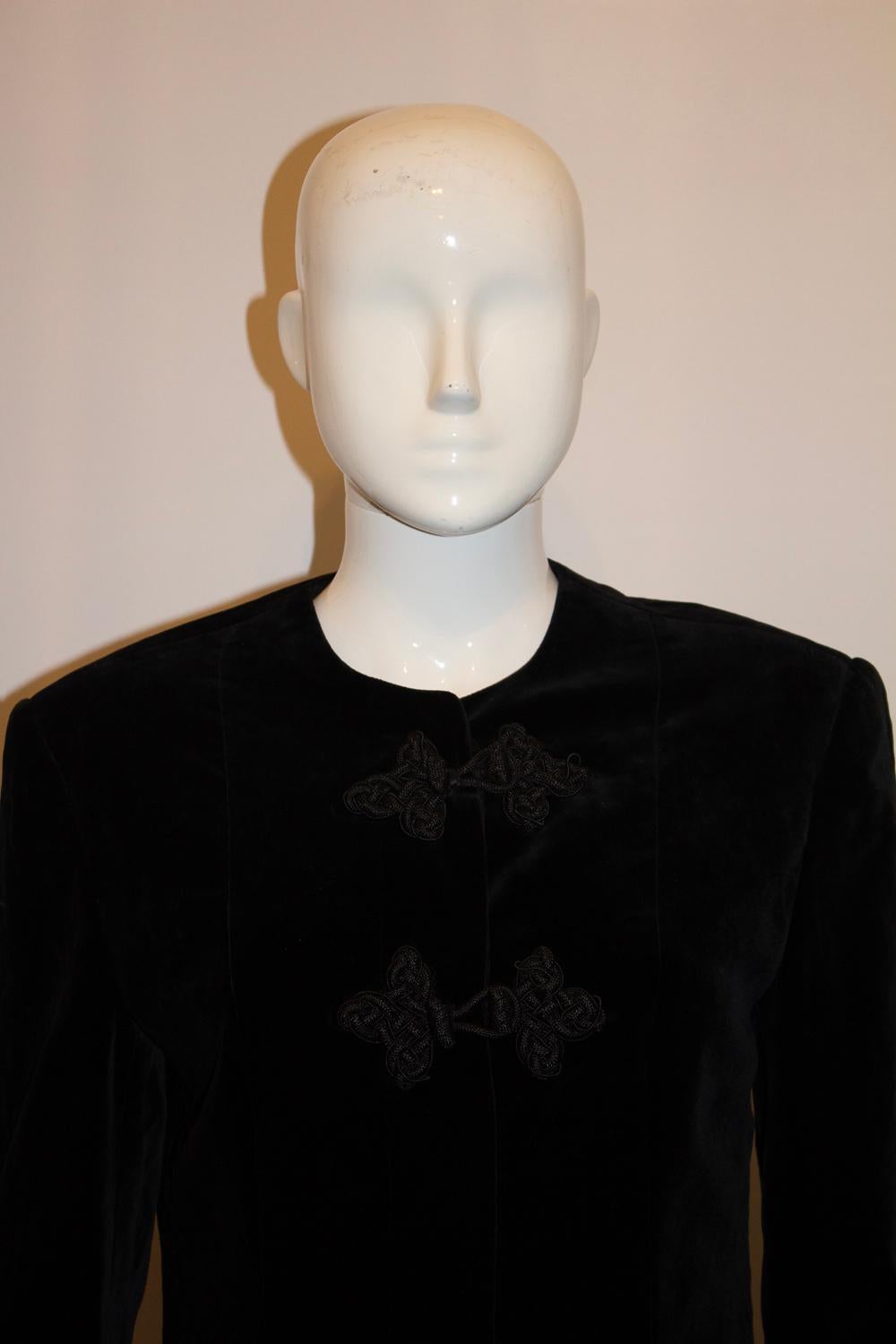 Giacca vintage in velluto nero di Bruce Oldfield in vendita 2
