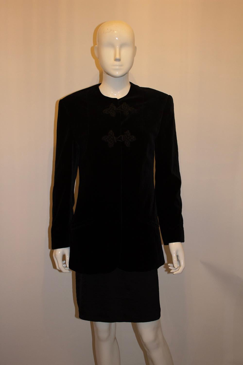 Giacca vintage in velluto nero di Bruce Oldfield in vendita 4