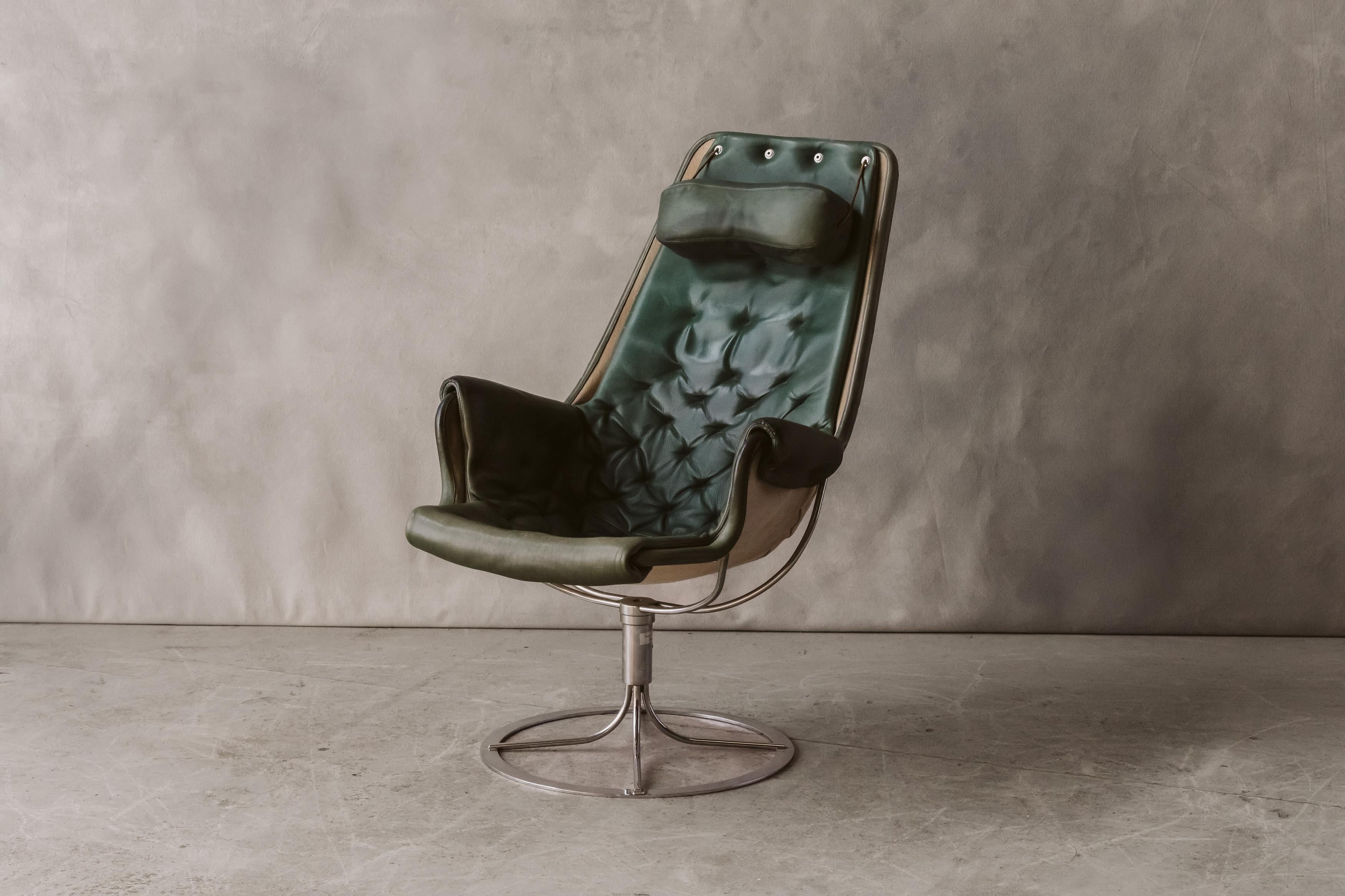 Vintage Bruno Mathsson lounge chair, Model Jetson, Circa 1980. Rare original green color with nice wear and patina. 

 
 