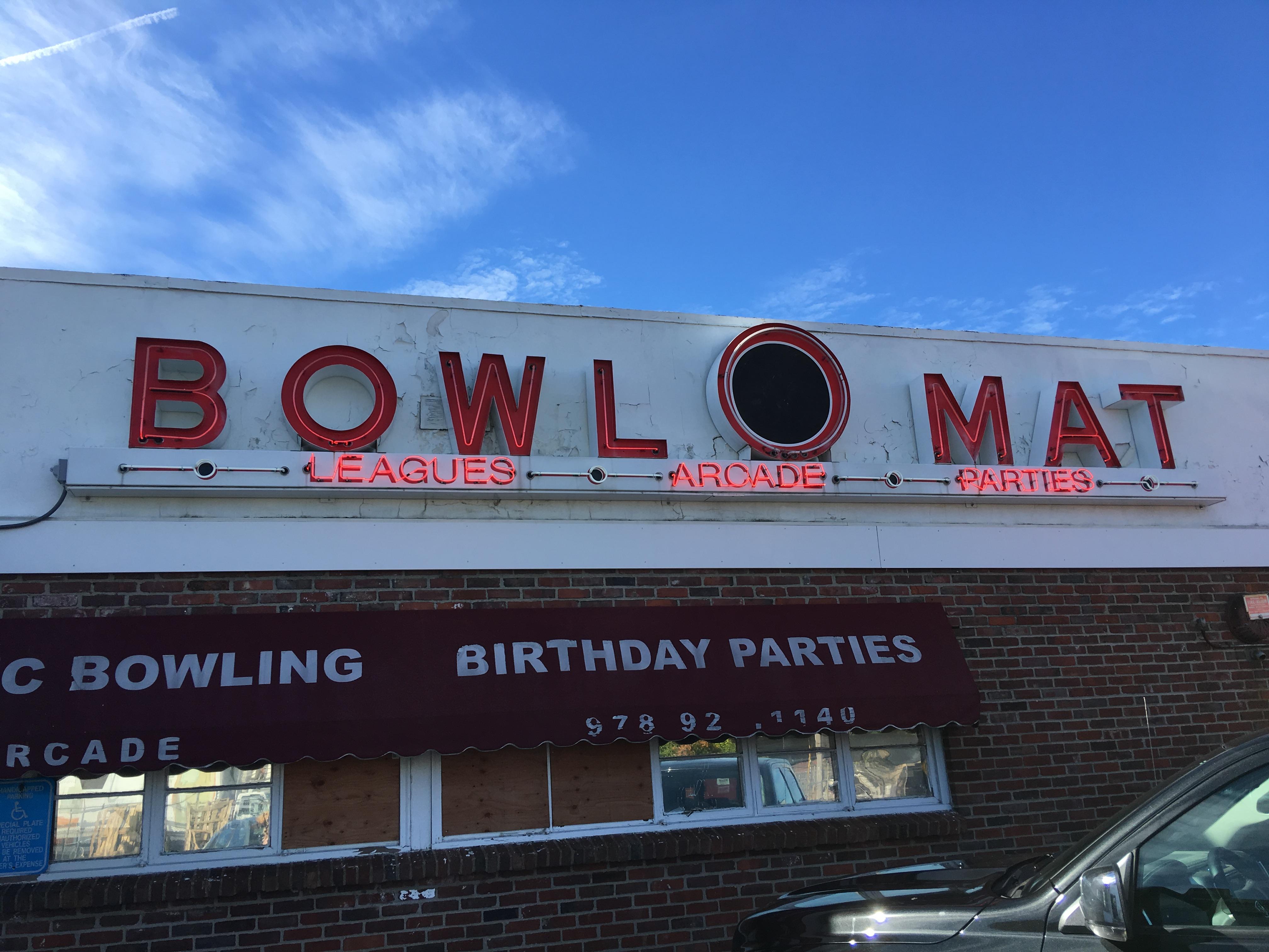 Brunswick Bowling-Bistrotische aus Aluminium im Angebot 6
