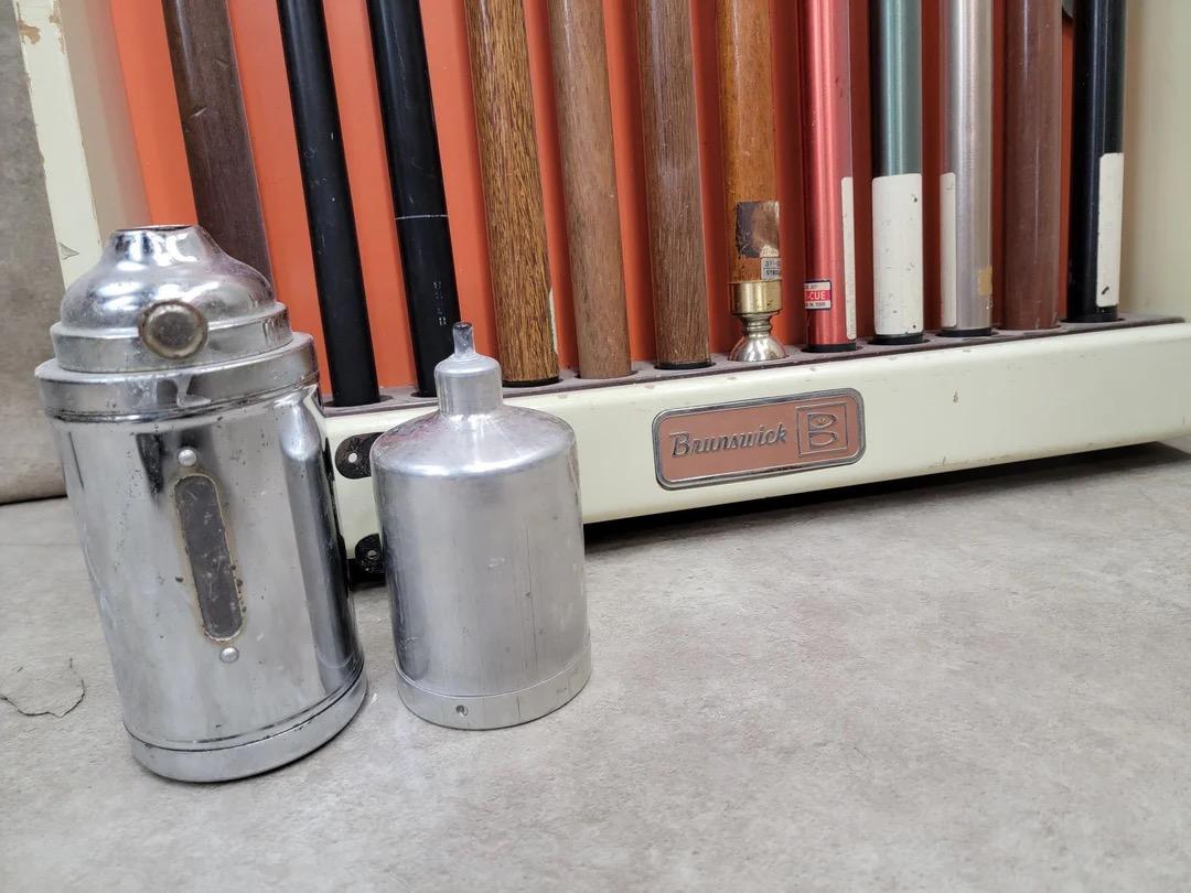 Mesa de billar Brunswick vintage con accesorios en venta 3
