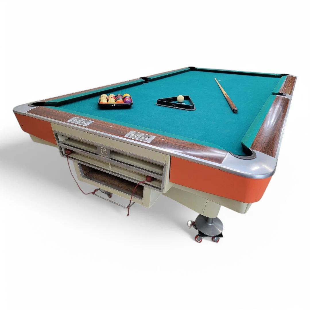 Mesa de billar Brunswick vintage con accesorios Madera en venta