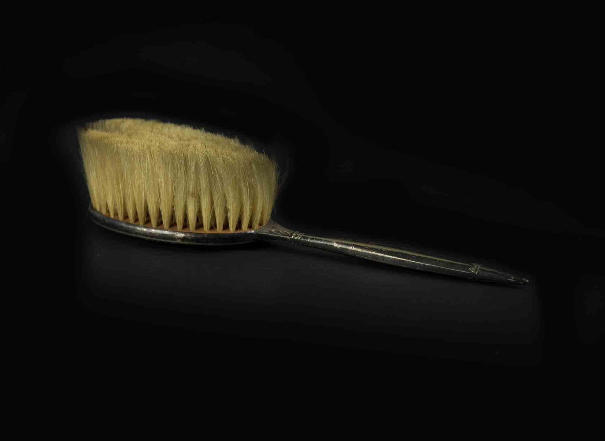 Vintage brush is an original decorative object realized in the early 20th century.

French Art Deco silver plate kids hair brush. Probably it was realized as baptism gift.

Good conditions.