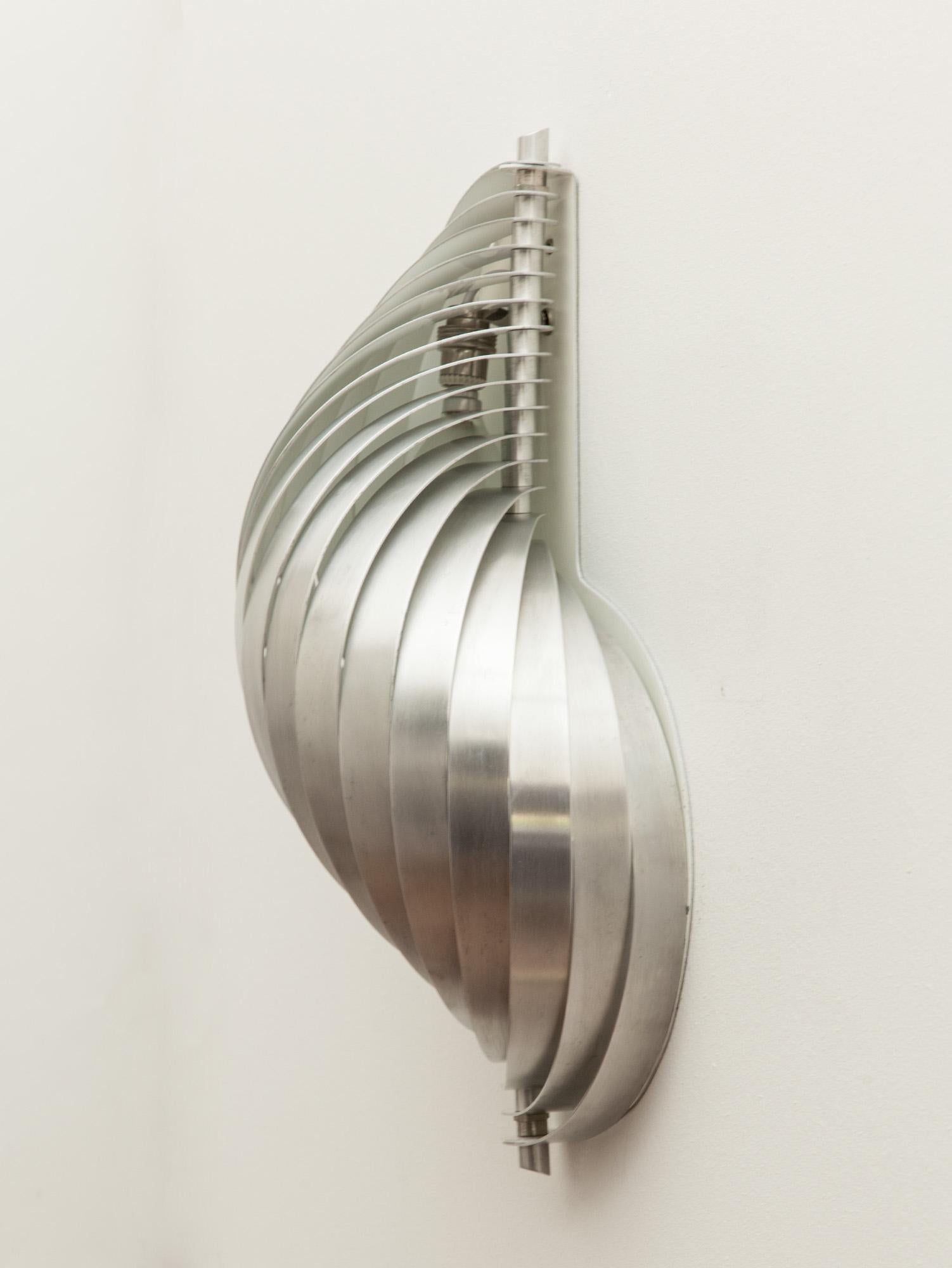 Français Applique vintage en aluminium brossé Henri Mathieu, France, années 1960 en vente