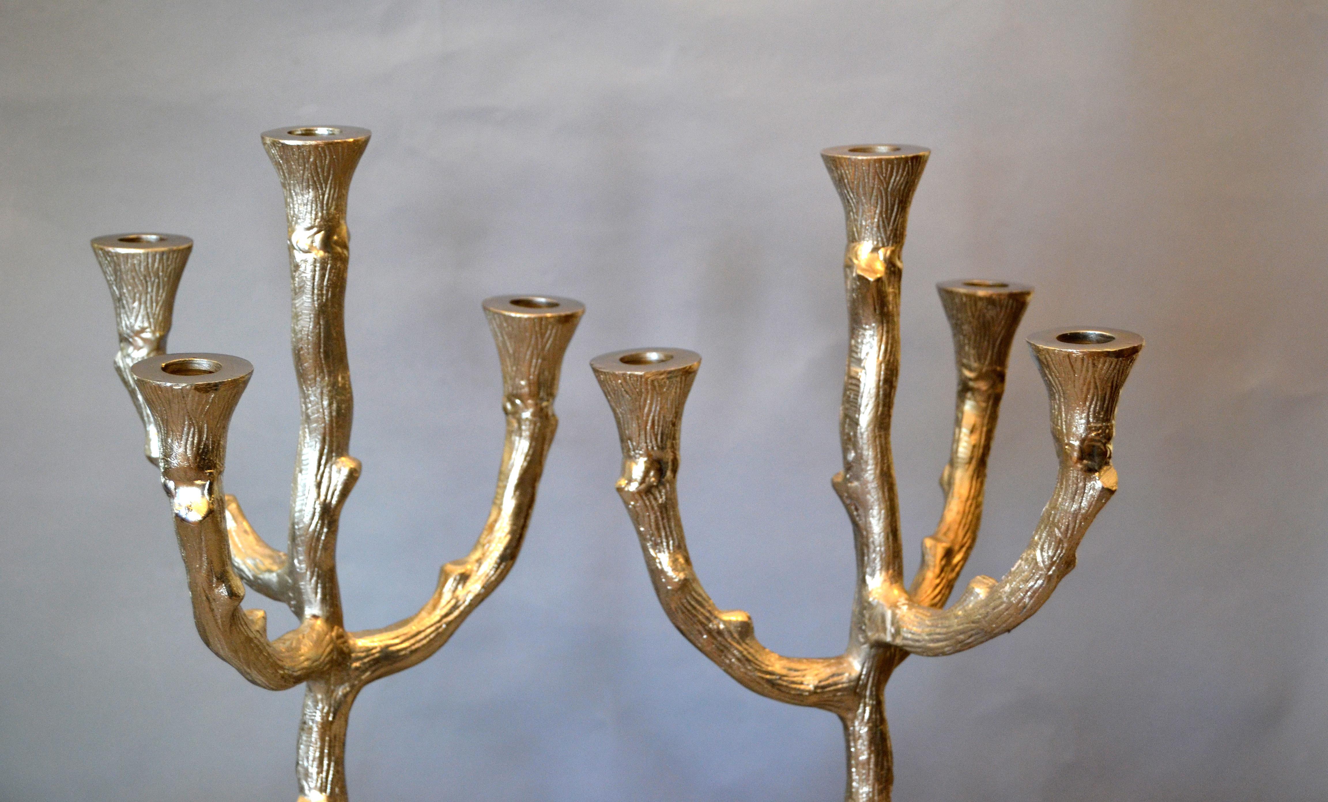 Brossé Vieille paire de candélabres en aluminium brossé avec branches d'arbre