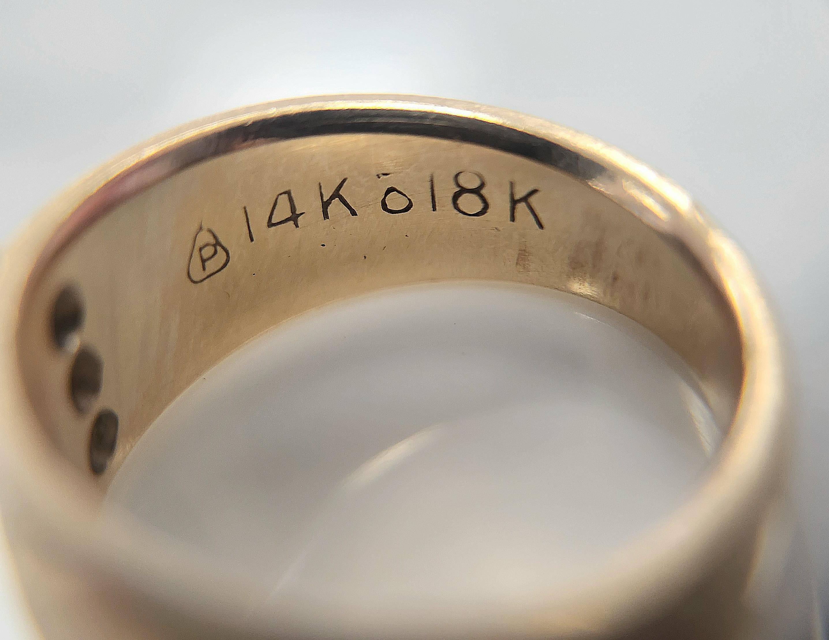 Anillo vintage de diamantes cepillado con tres piedras Oro de 18 y 14 quilates en venta 1