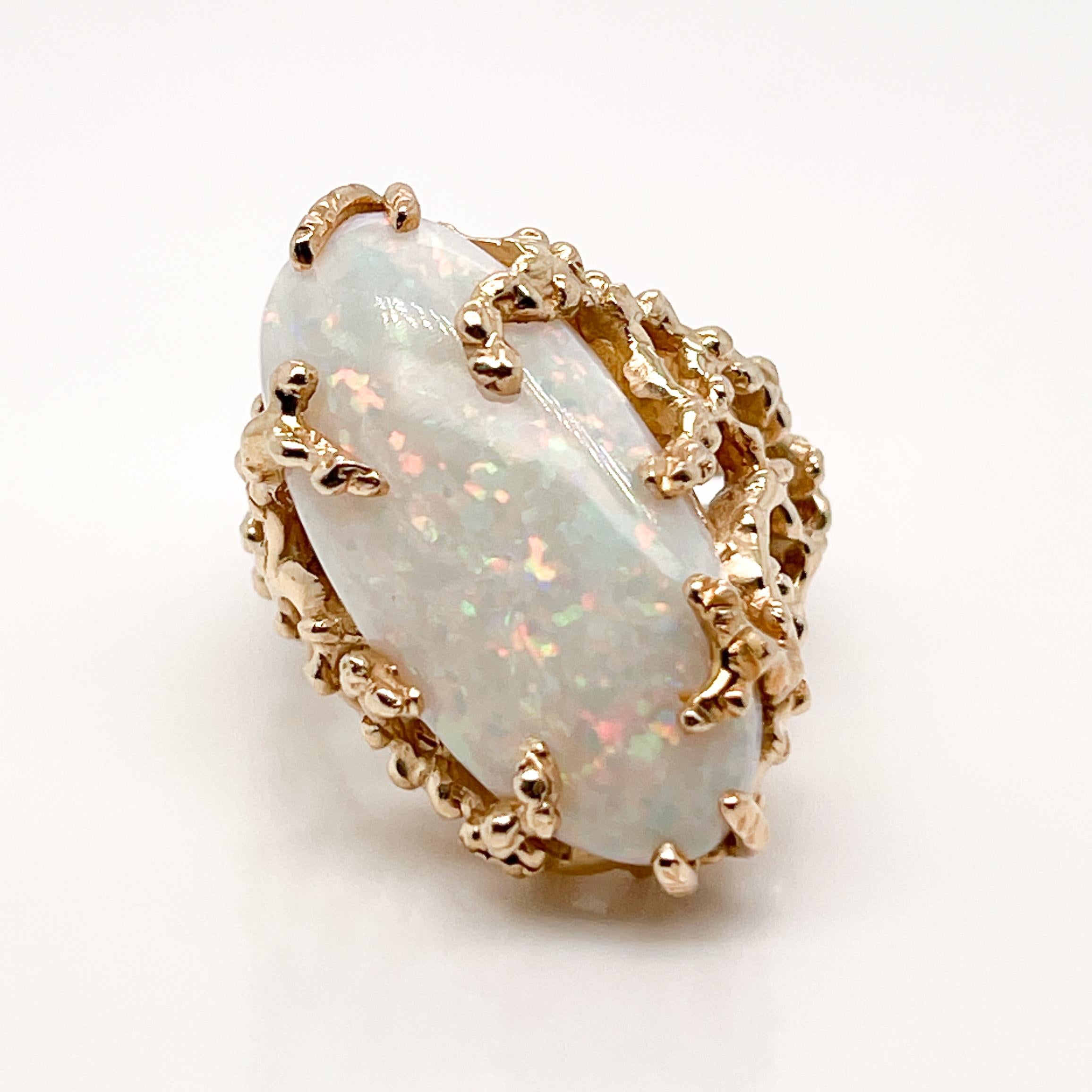 Brutalistischer Cocktail-Ring aus 18 Karat Gold & Opal-Cabochon (Modernistisch)