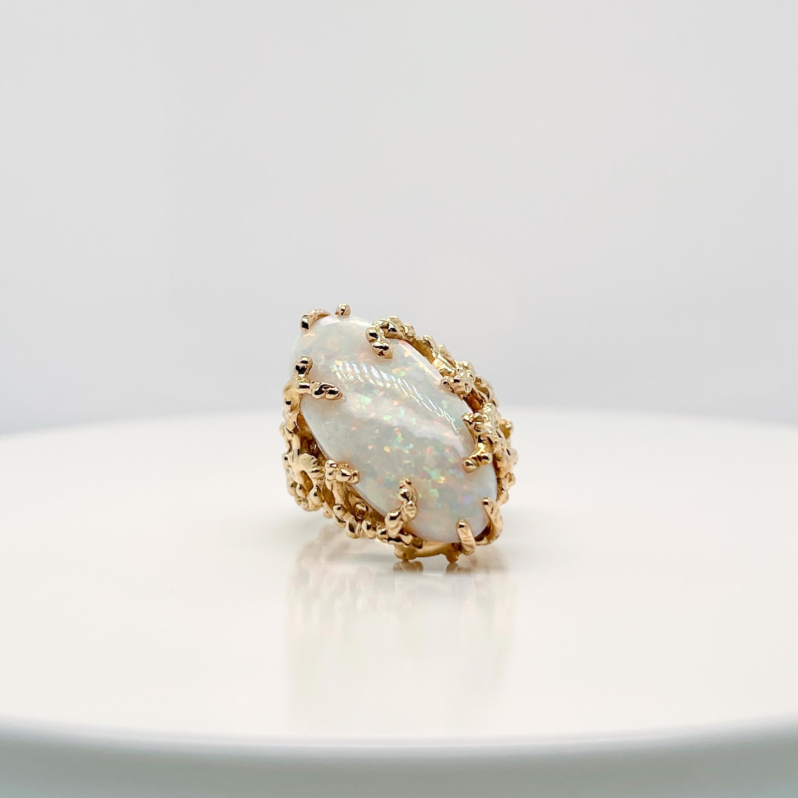 Brutalistischer Cocktail-Ring aus 18 Karat Gold & Opal-Cabochon im Zustand „Gut“ in Philadelphia, PA