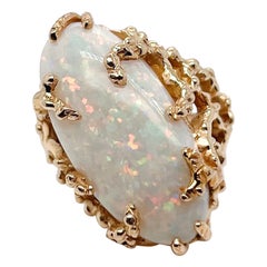 Brutalistischer Cocktail-Ring aus 18 Karat Gold & Opal-Cabochon
