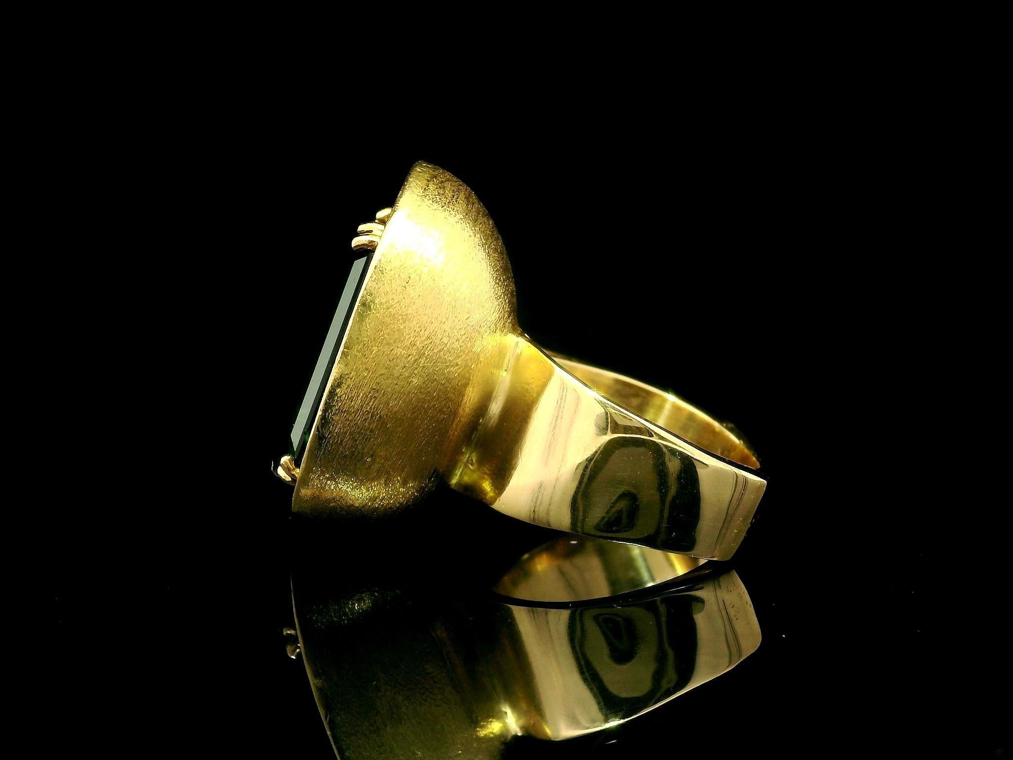 Vintage Brutalist 18k Gold GIA Vivid Green Tourmaline Heavy Geometric Ring For Sale 6