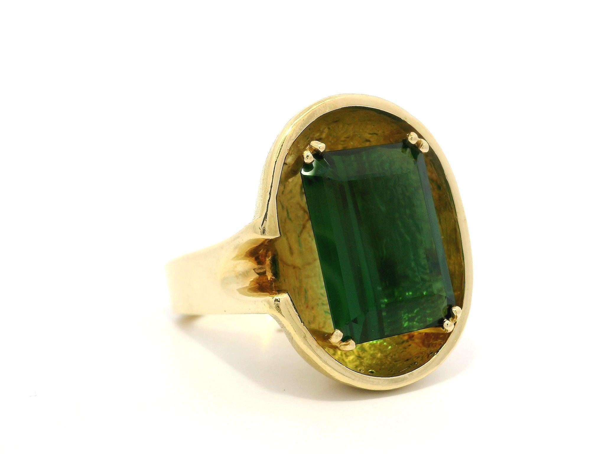 Modern Vintage Brutalist 18k Gold GIA Vivid Green Tourmaline Heavy Geometric Ring For Sale