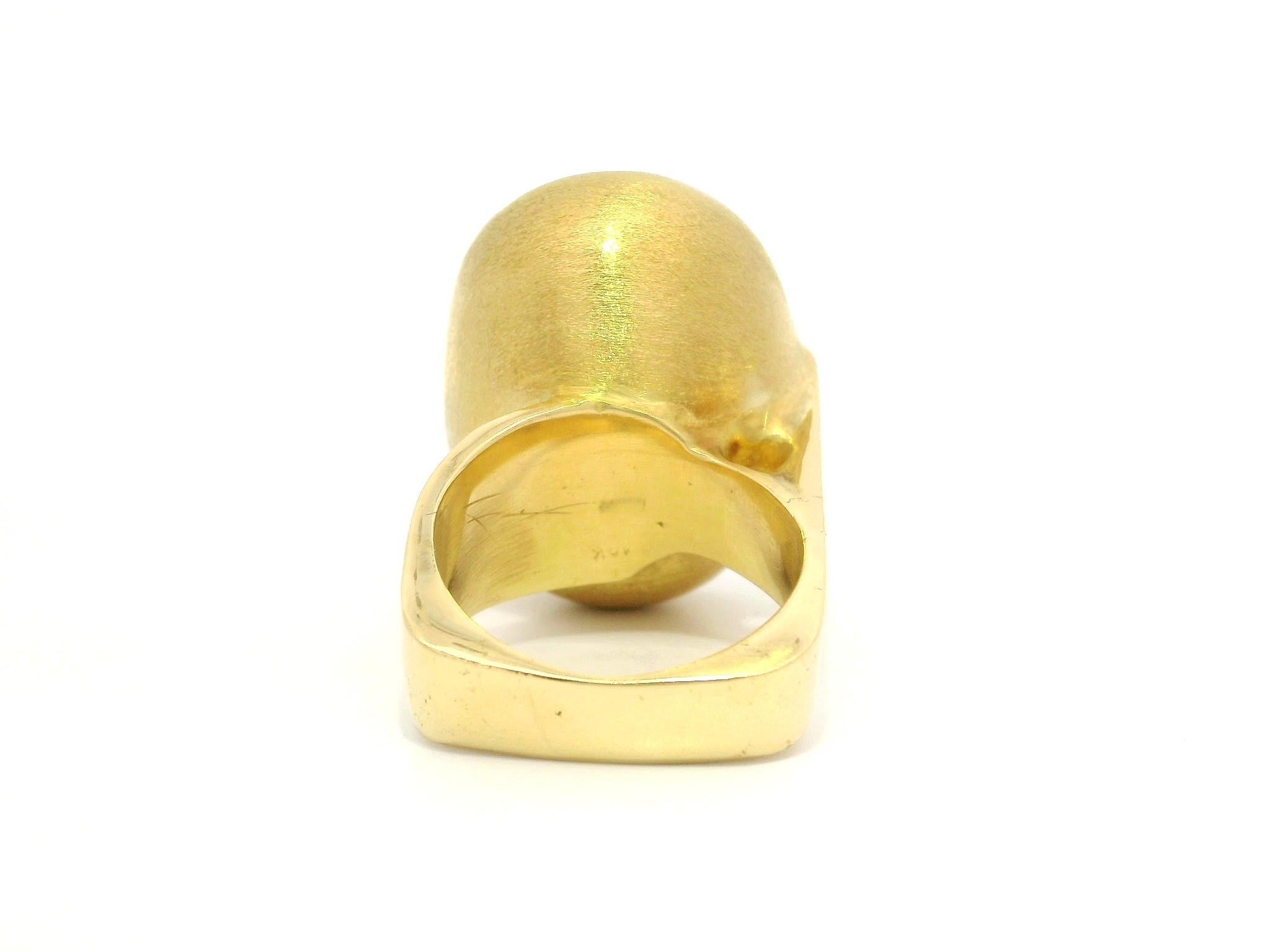 Vintage Brutalist 18k Gold GIA Vivid Green Tourmaline Heavy Geometric Ring In Excellent Condition For Sale In Montclair, NJ