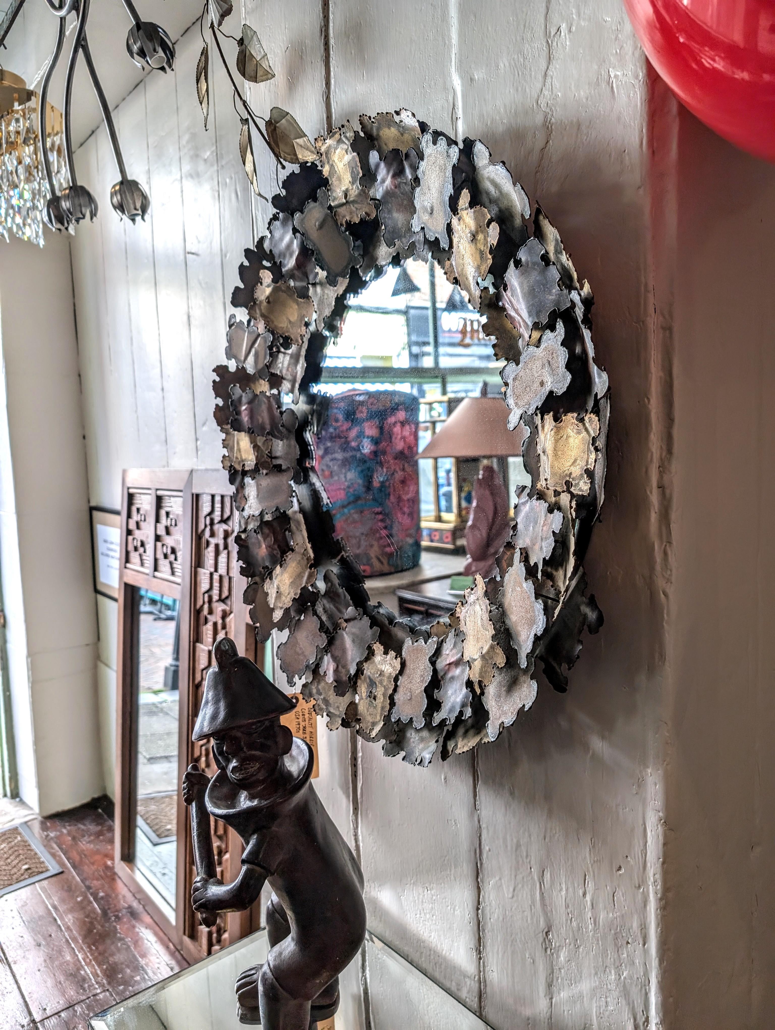 Miroir mural brutaliste américain en laiton et cuivre de style Curtis Jere des années 1970 en vente 1