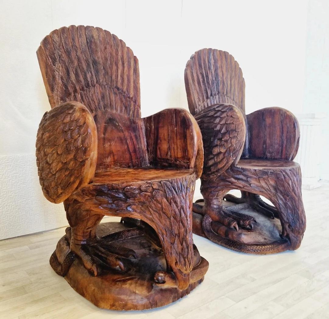 Poltrone brutaliste d'epoca in legno massiccio con sculture d'aquila in vendita 5