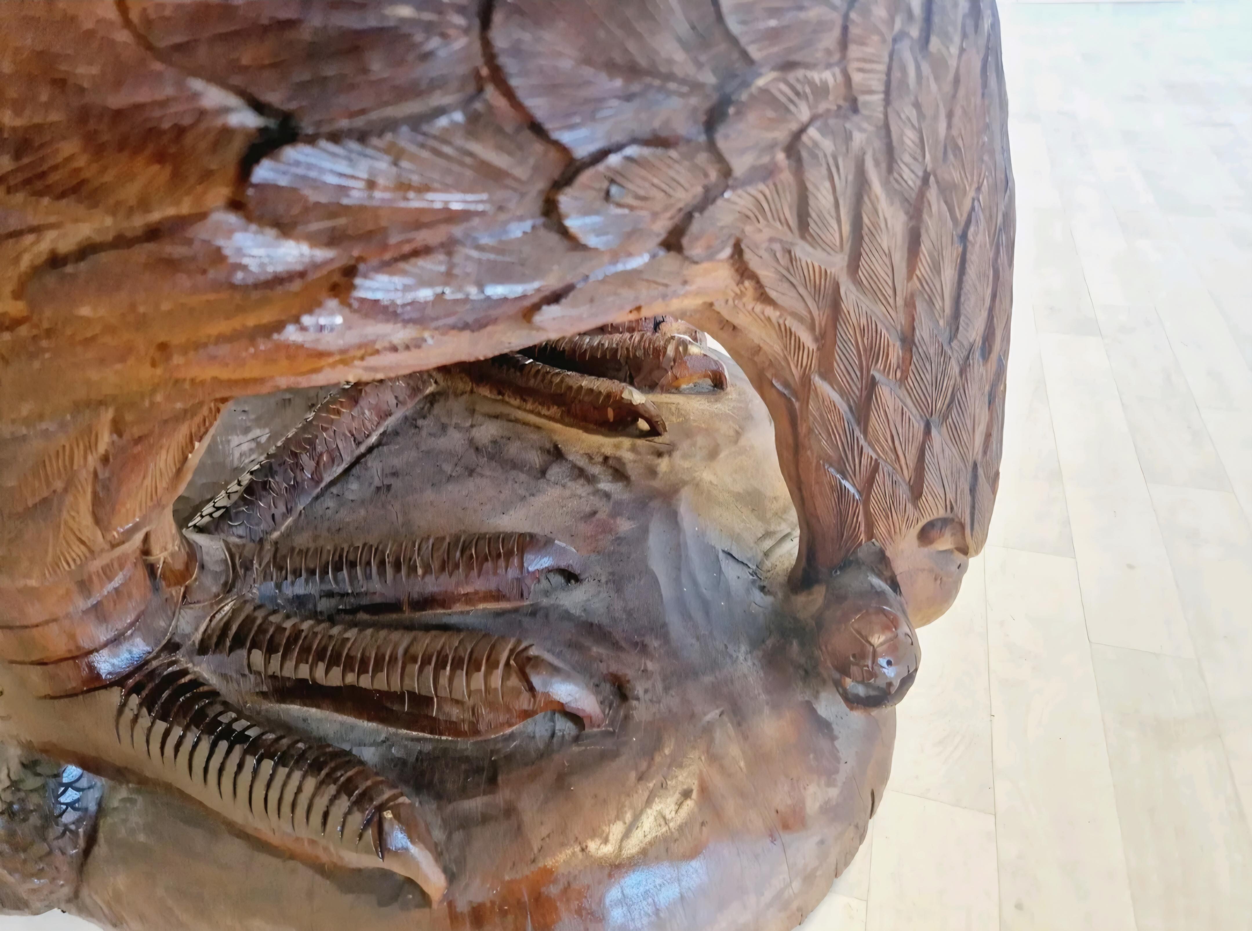 Poltrone brutaliste d'epoca in legno massiccio con sculture d'aquila In condizioni buone in vendita a Buxton, GB