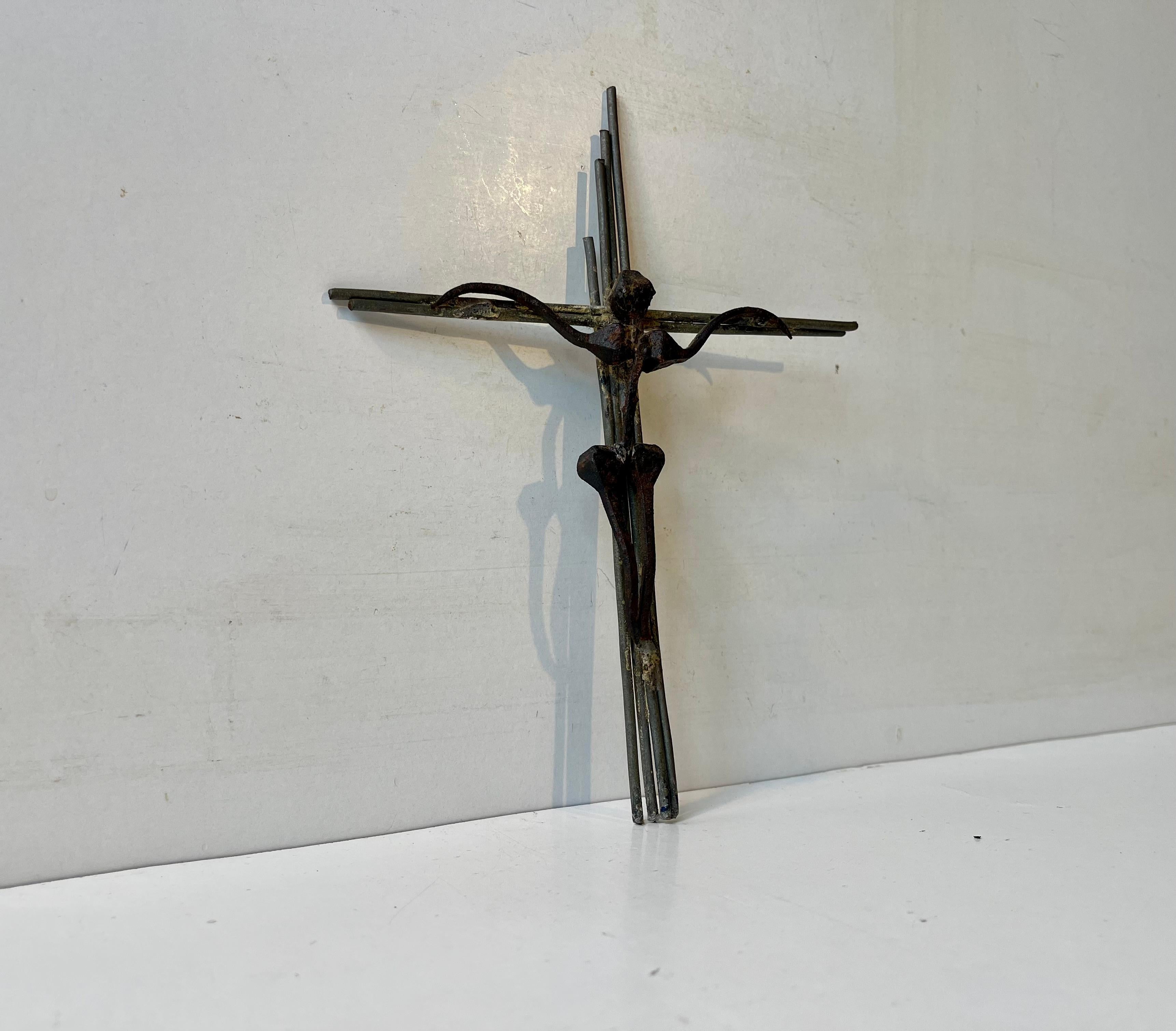 Anonymous Scandinavian artist/sculptor circa 1960s-70s. Unusual raw and primitively made brutalist crucifix fashioned from black antique nails set upon a patinated brass cross/base. Measurements: H: 20 cm, W: 14 cm, Dept: 1 cm.

Free World wide
