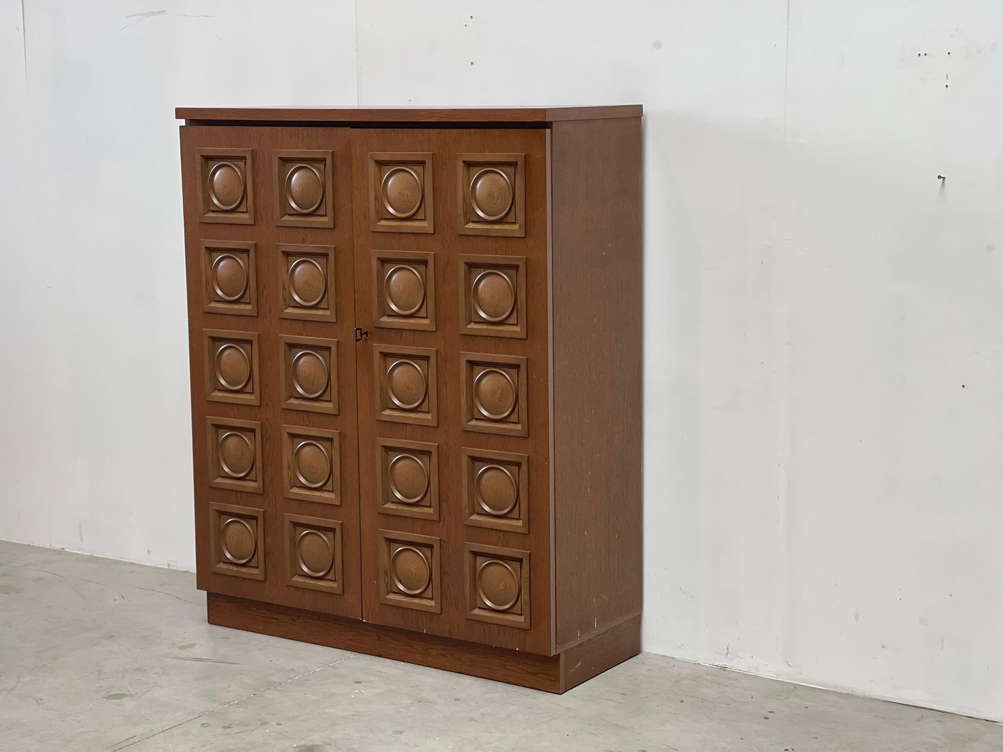Two tone oak graphical door brutalist (bar) cabinet.

Stately piece of furniture which offers plenty of storage space and made out of high quality oak panels.

Good condition.

1970s - Belgium

Dimensions:
Height: 135cm
Width: 110cm
Depth