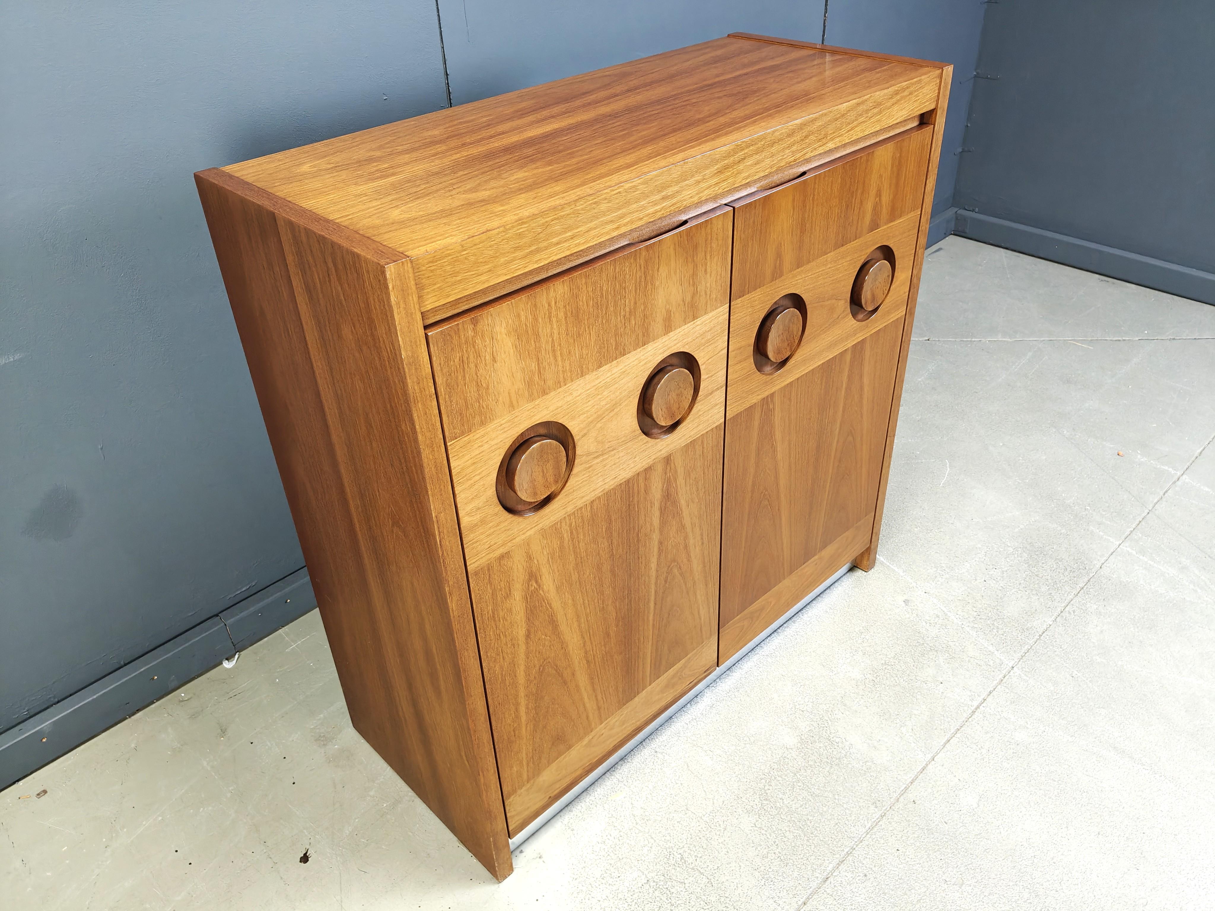 Barschrank im brutalistischen Stil, 1970er Jahre im Angebot 1