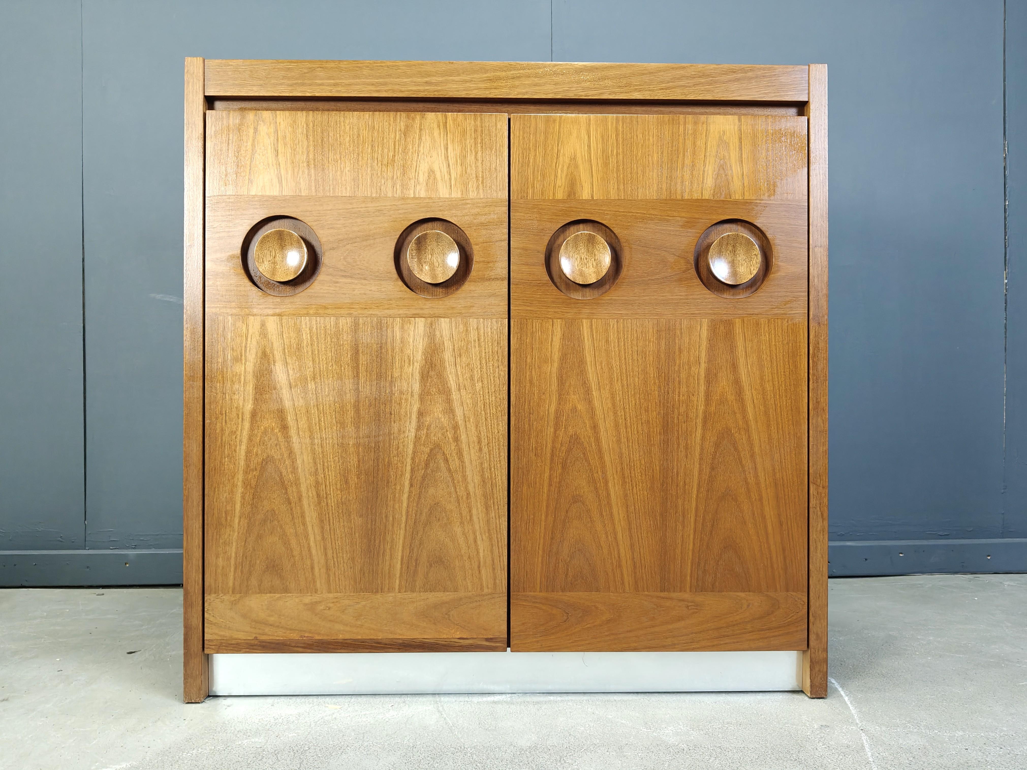 Barschrank im brutalistischen Stil, 1970er Jahre im Angebot 2