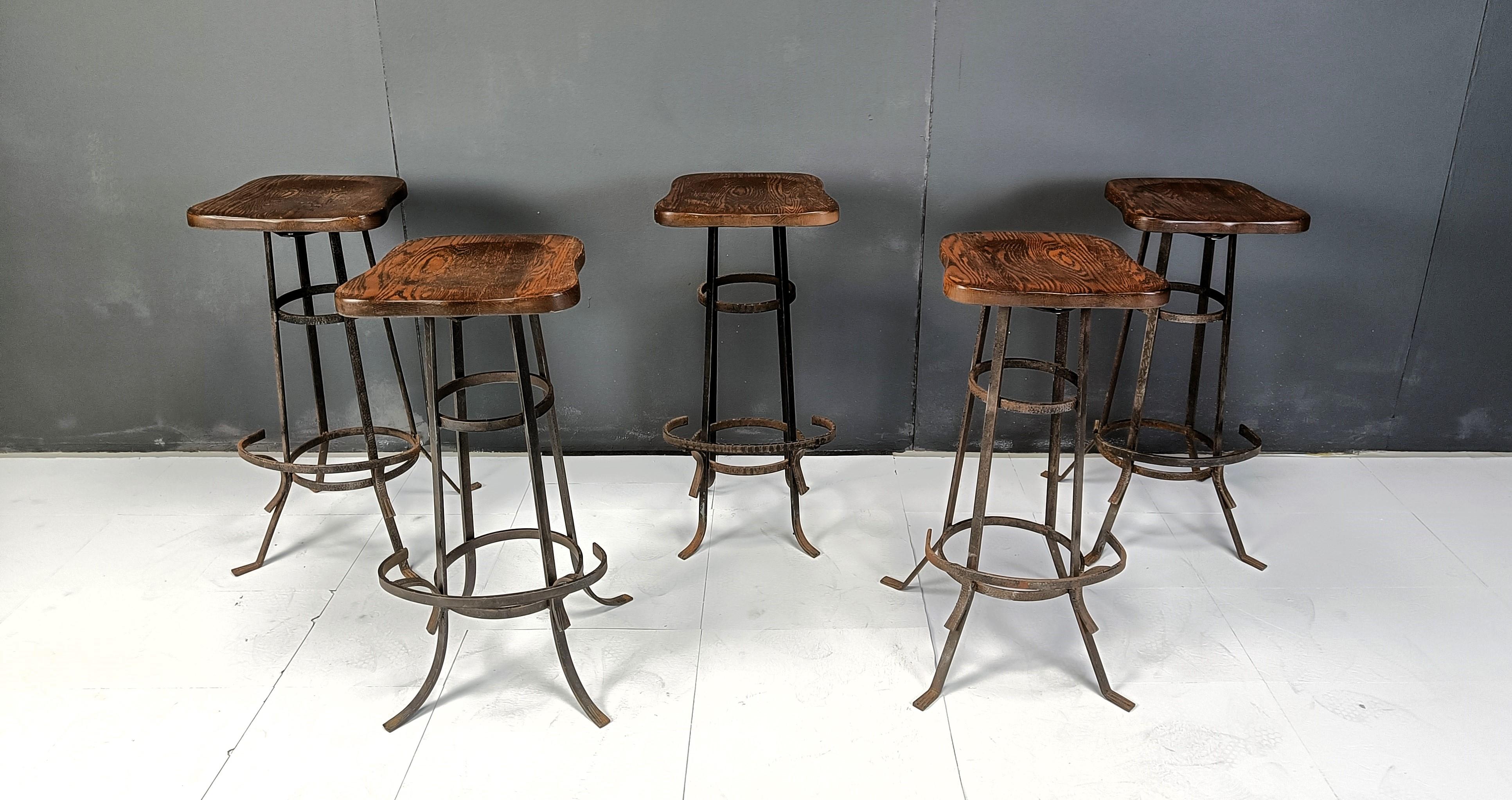 Vintage brutalist bar stools with elegant wrought iron bases and wooden seats.

These bar stools are very robuste and have a nice look to them.

1970s - Germany

Dimensions:
Height: 80cm
Width: 45cm
Depth: 45cm

Ref.: 2503170202

*Price is for the