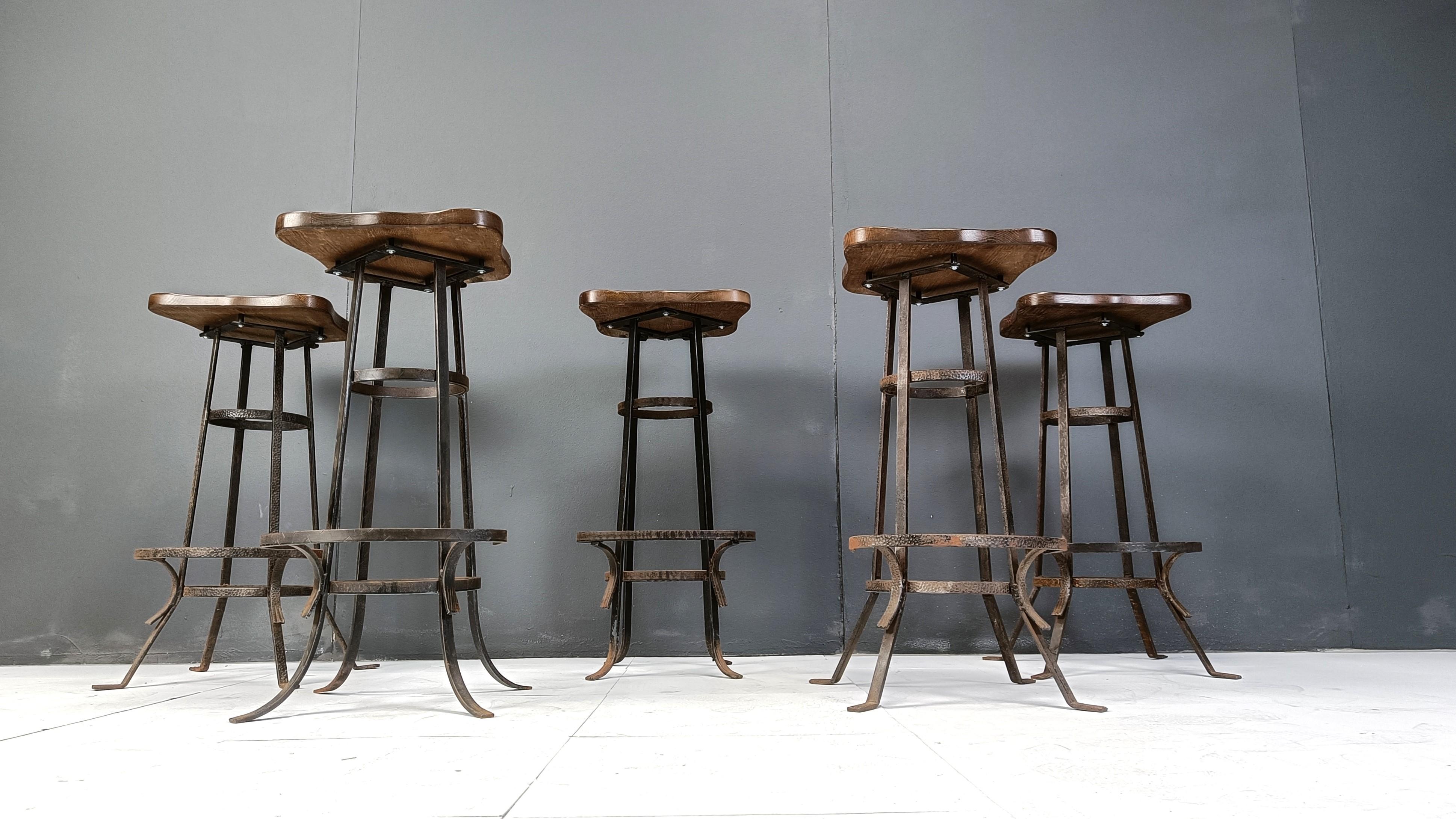 Vintage brutalist bar stools, set of 5 - 1970s In Good Condition For Sale In Leuven, Vlaams Gewest