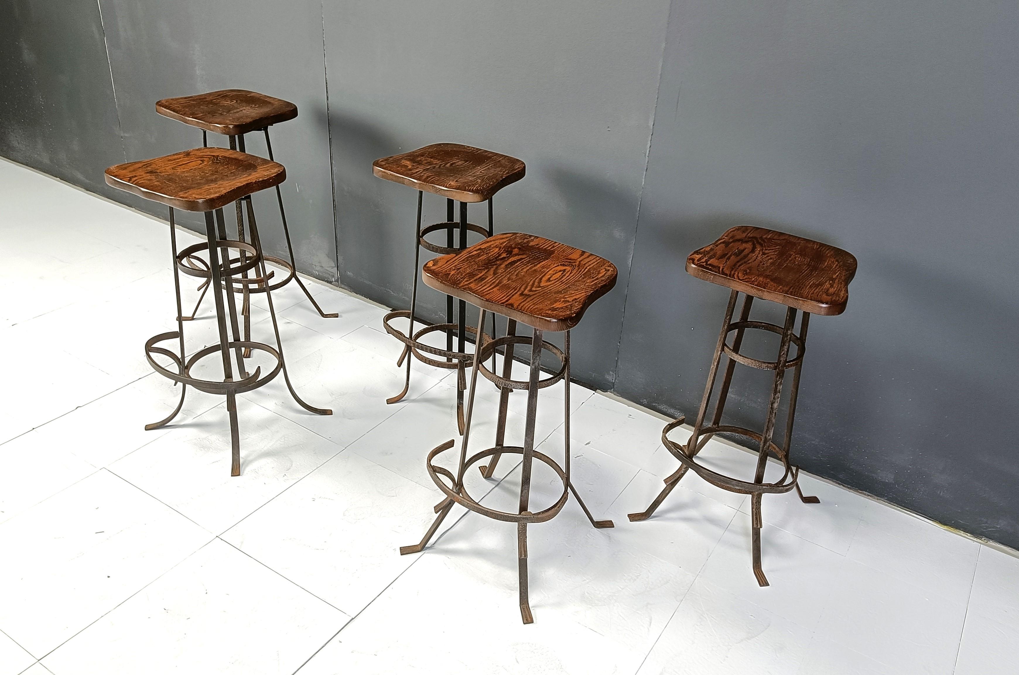Late 20th Century Vintage brutalist bar stools, set of 5 - 1970s For Sale