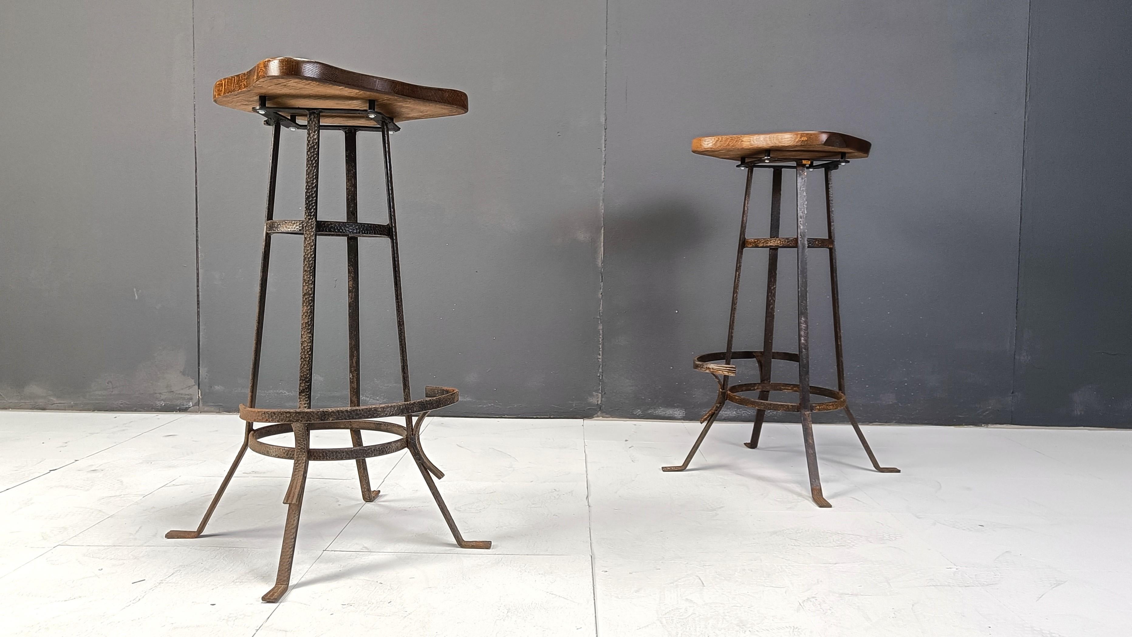 Vintage brutalist bar stools, set of 5 - 1970s For Sale 2