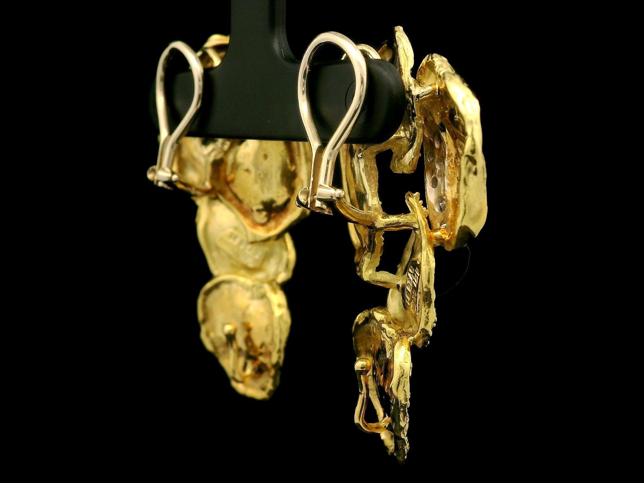 Taglio brillante Orecchini a clip brutalisti d'epoca Boris LeBeau in oro 18k con diamanti strutturati in vendita