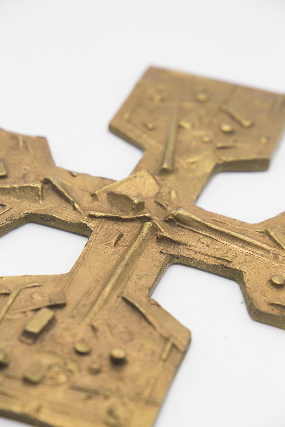 Mid-20th Century Vintage Brutalist Brass Cross For Sale